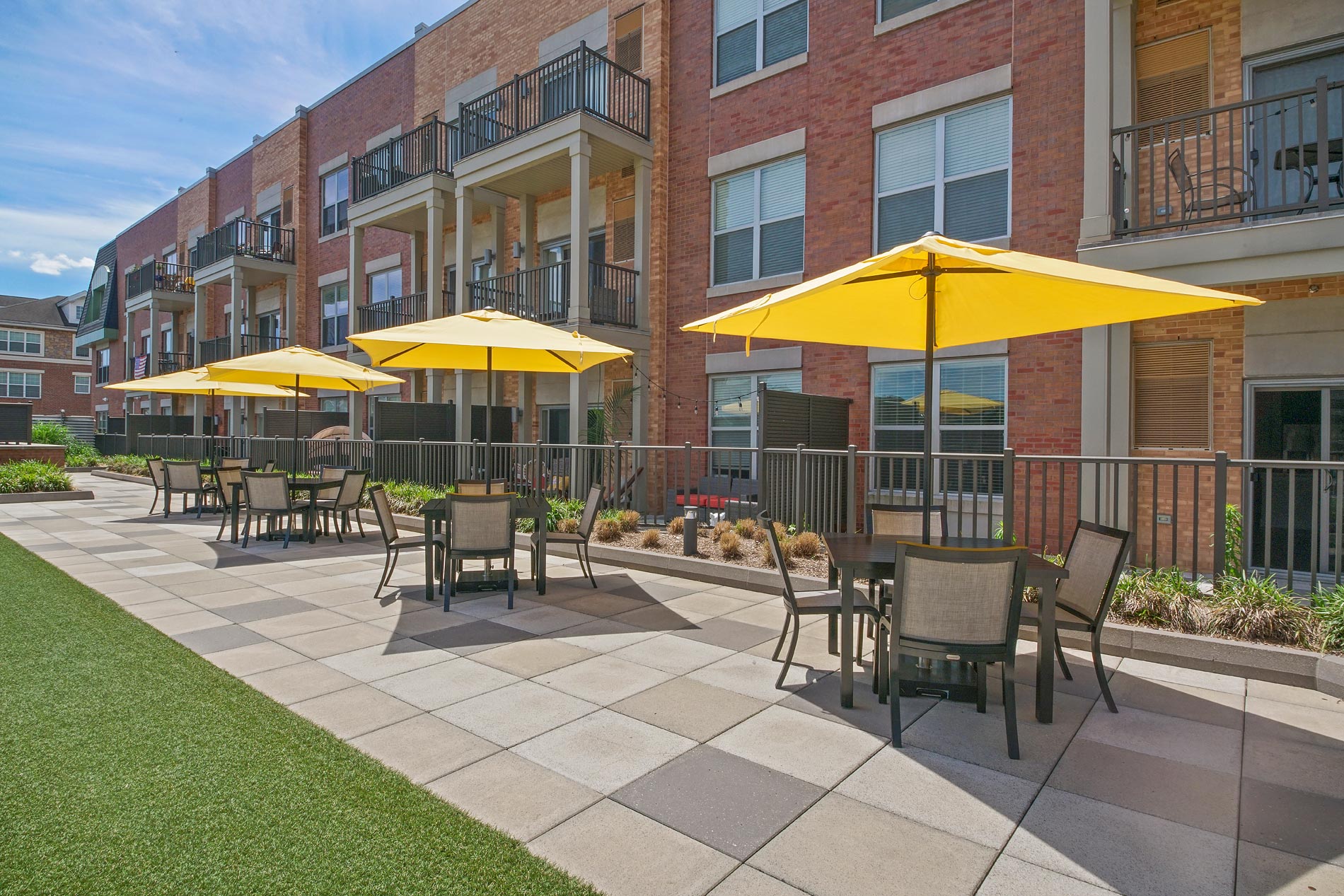 One William Apartments Courtyard