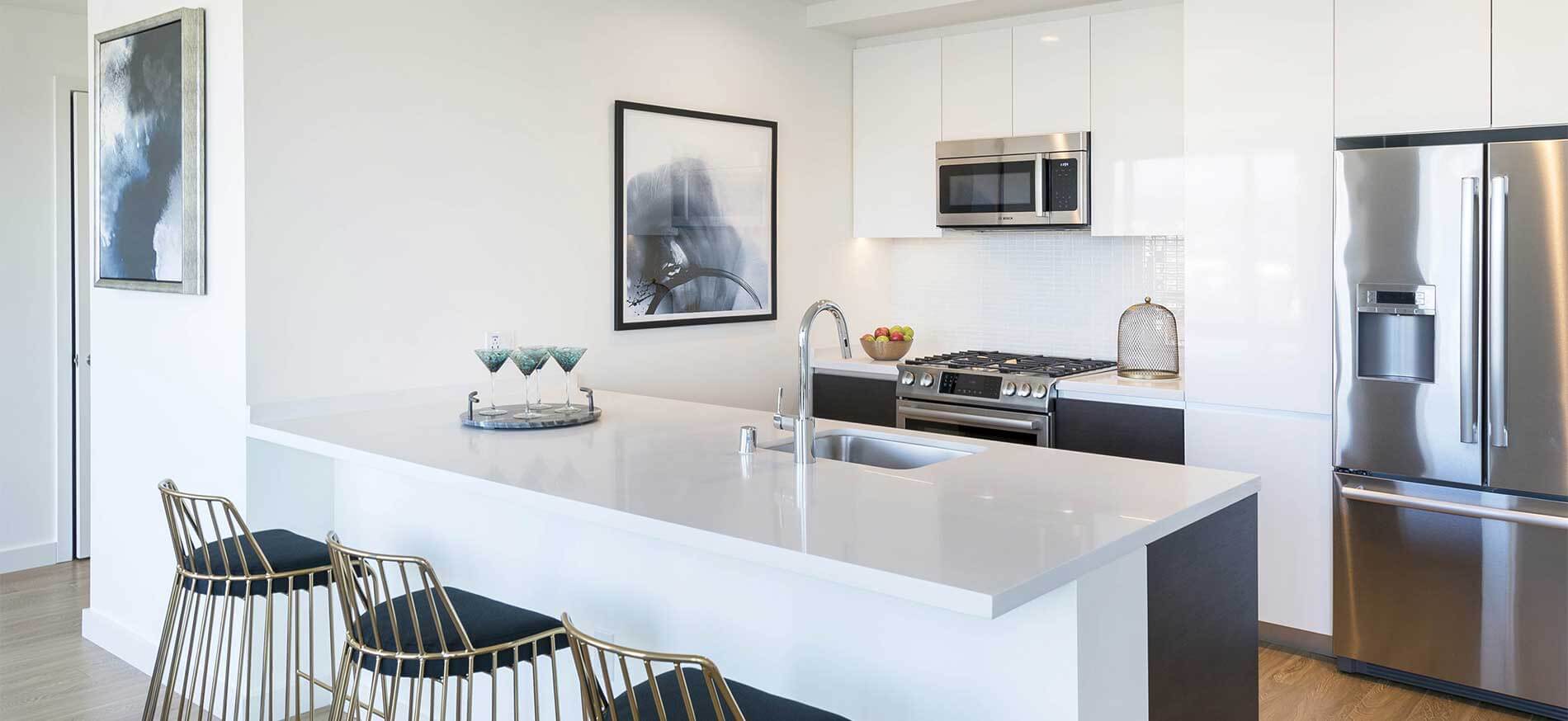 Vision on Wilshire apartment kitchen