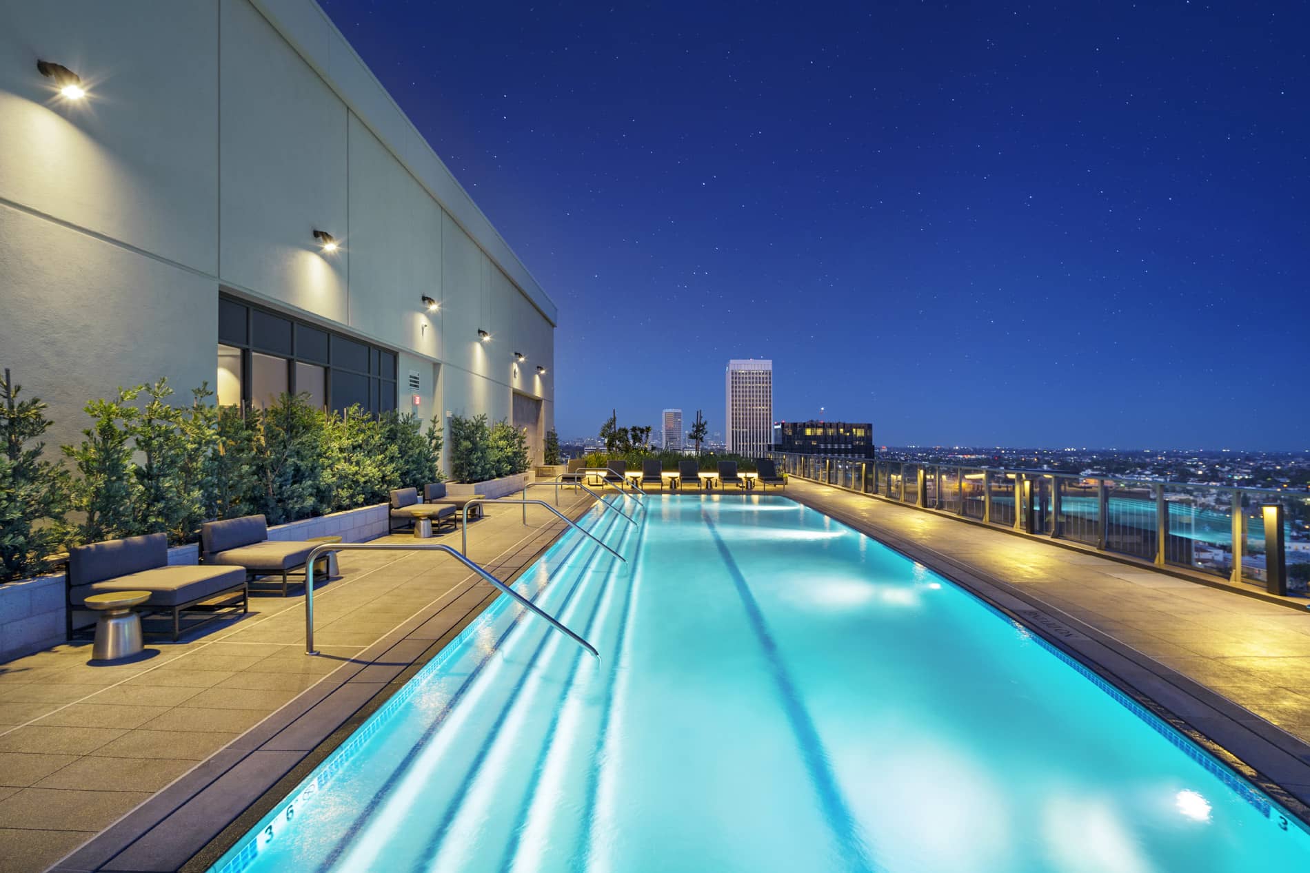 Vision on Wilshire Pool