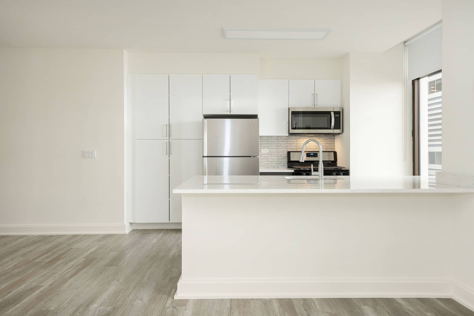 10 Hanover apartment kitchen