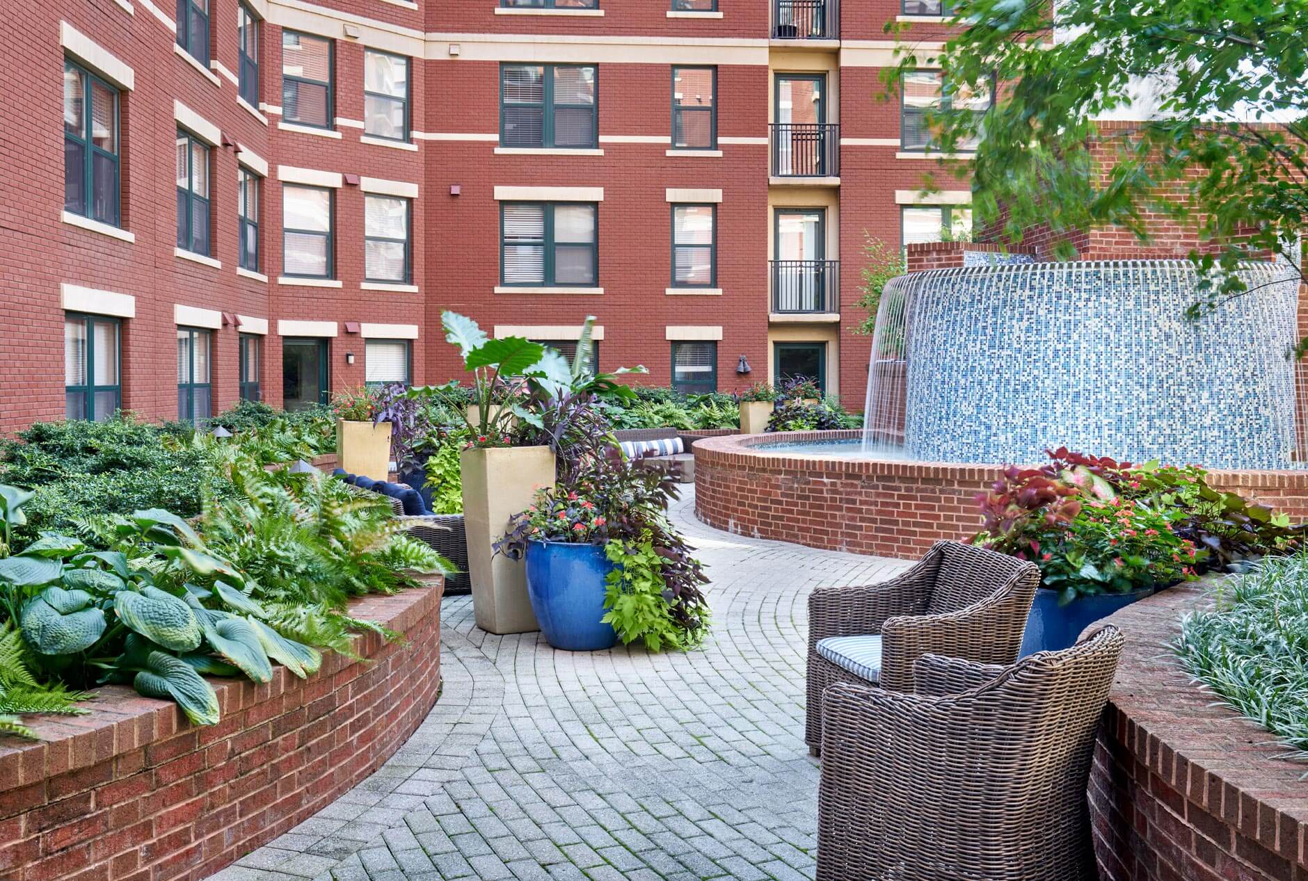 1301 Thomas Circle courtyard