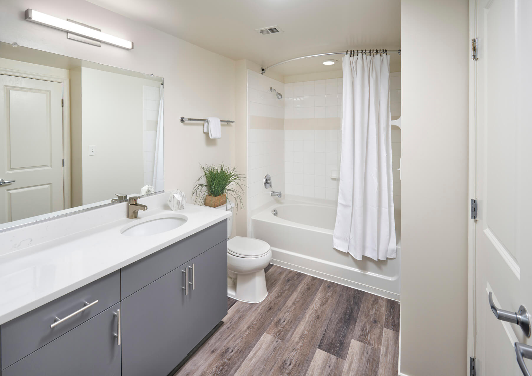 1301 Thomas Circle Staged bathroom