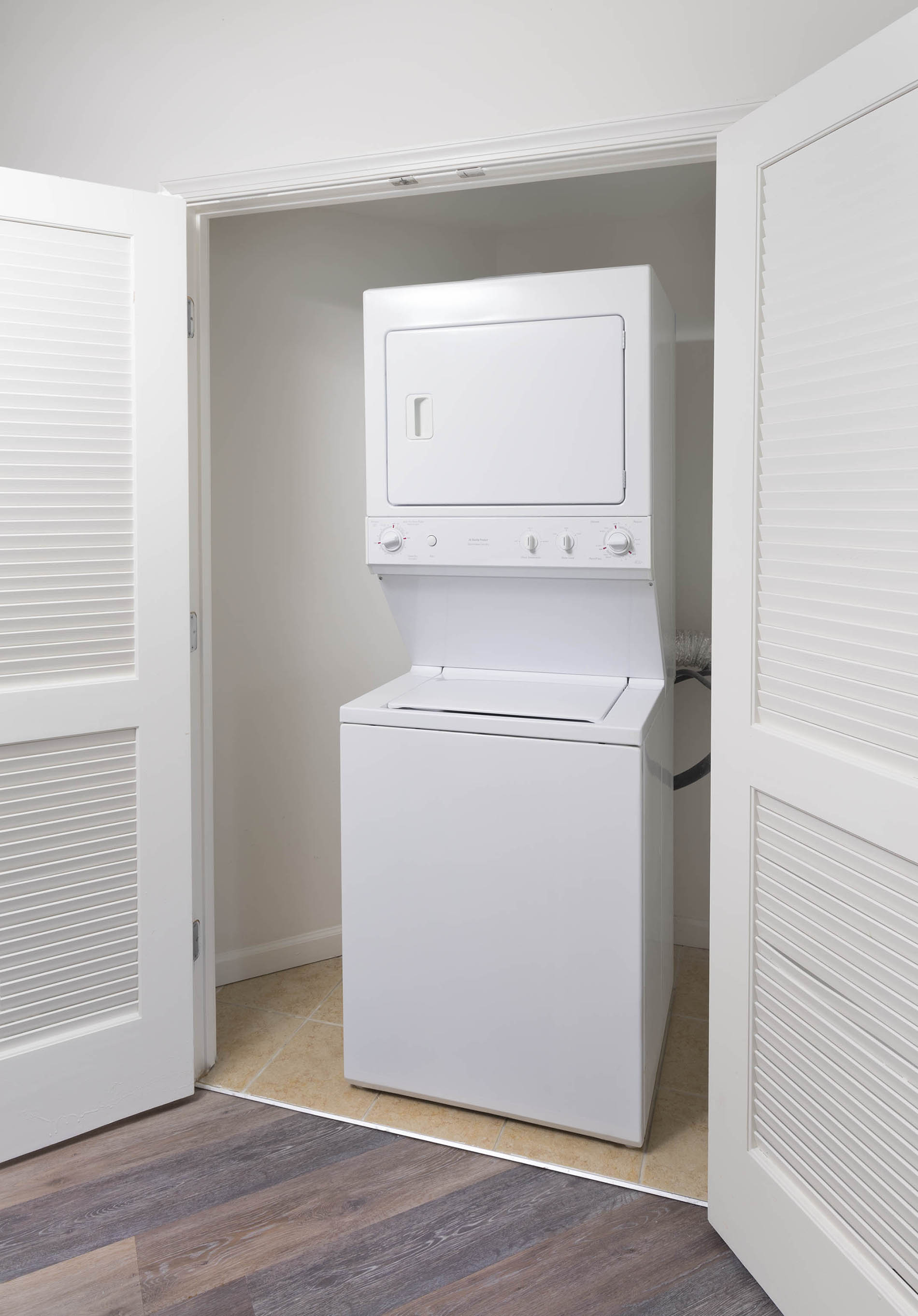 1301 Thomas Circle Washer and Dryer set