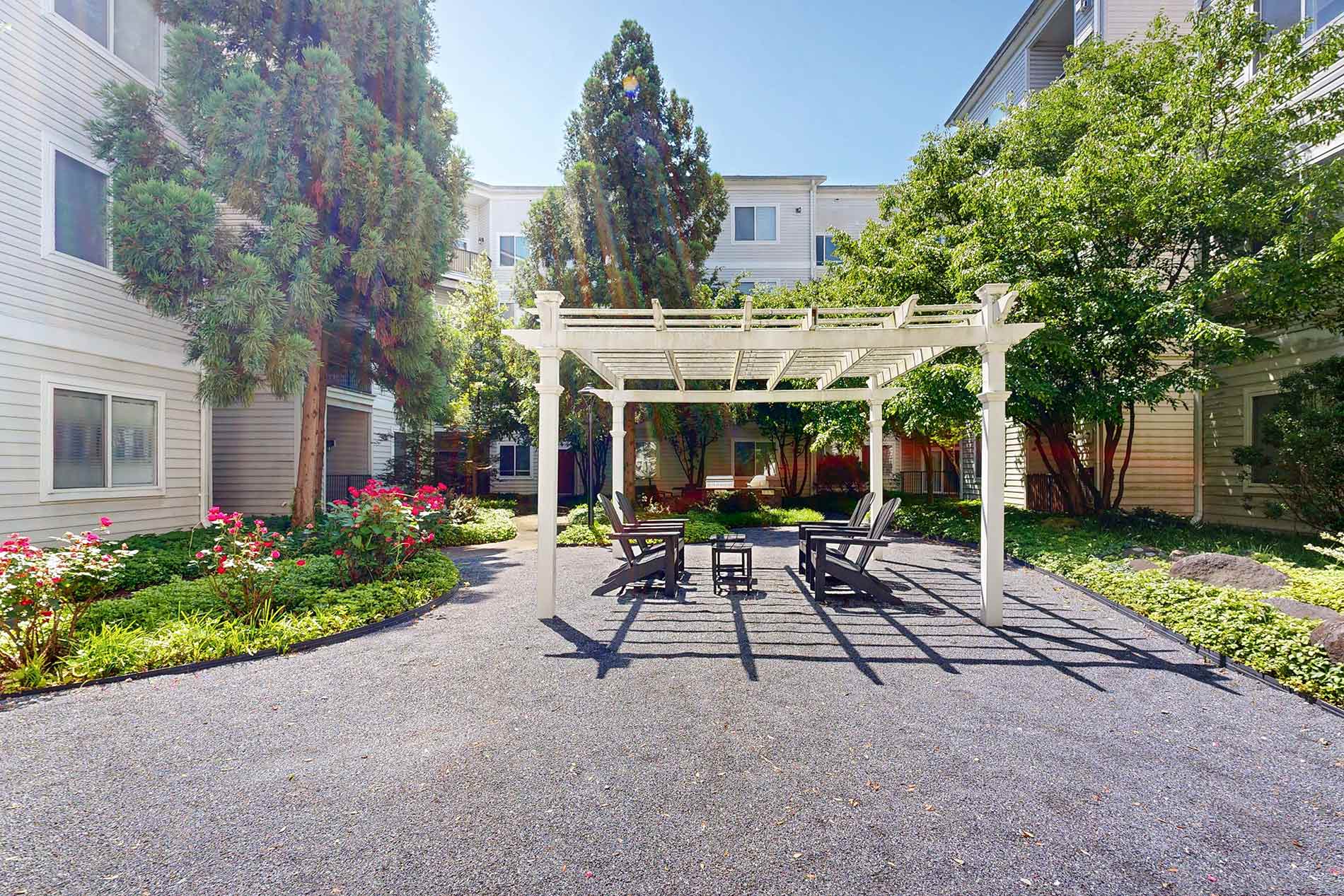 20 Lambourne grilling courtyard