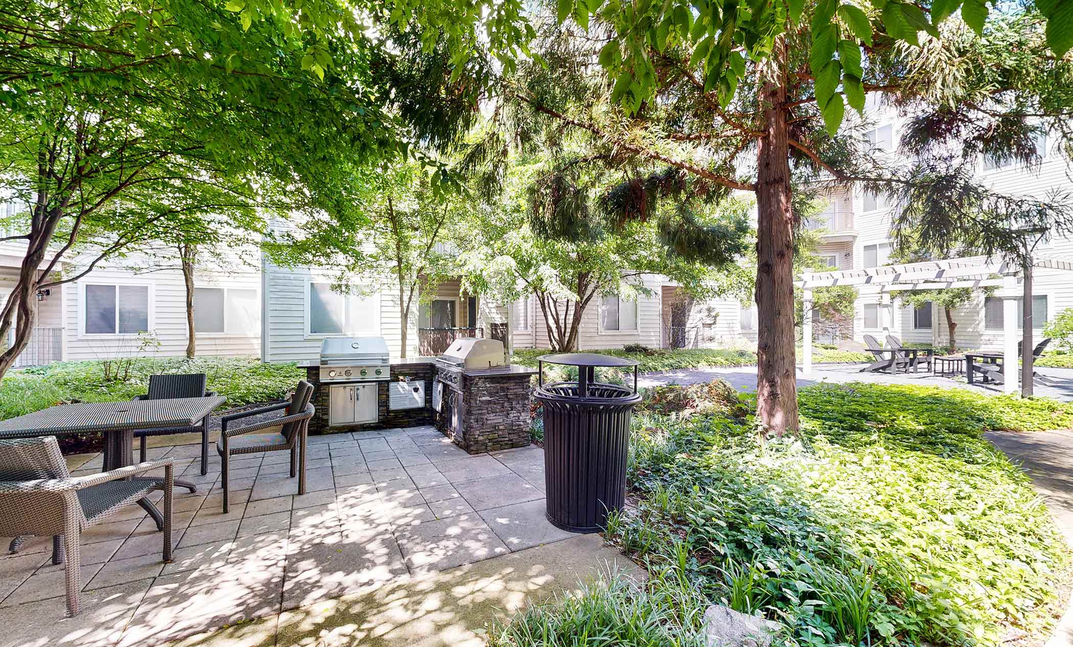20 Lambourne grilling courtyard