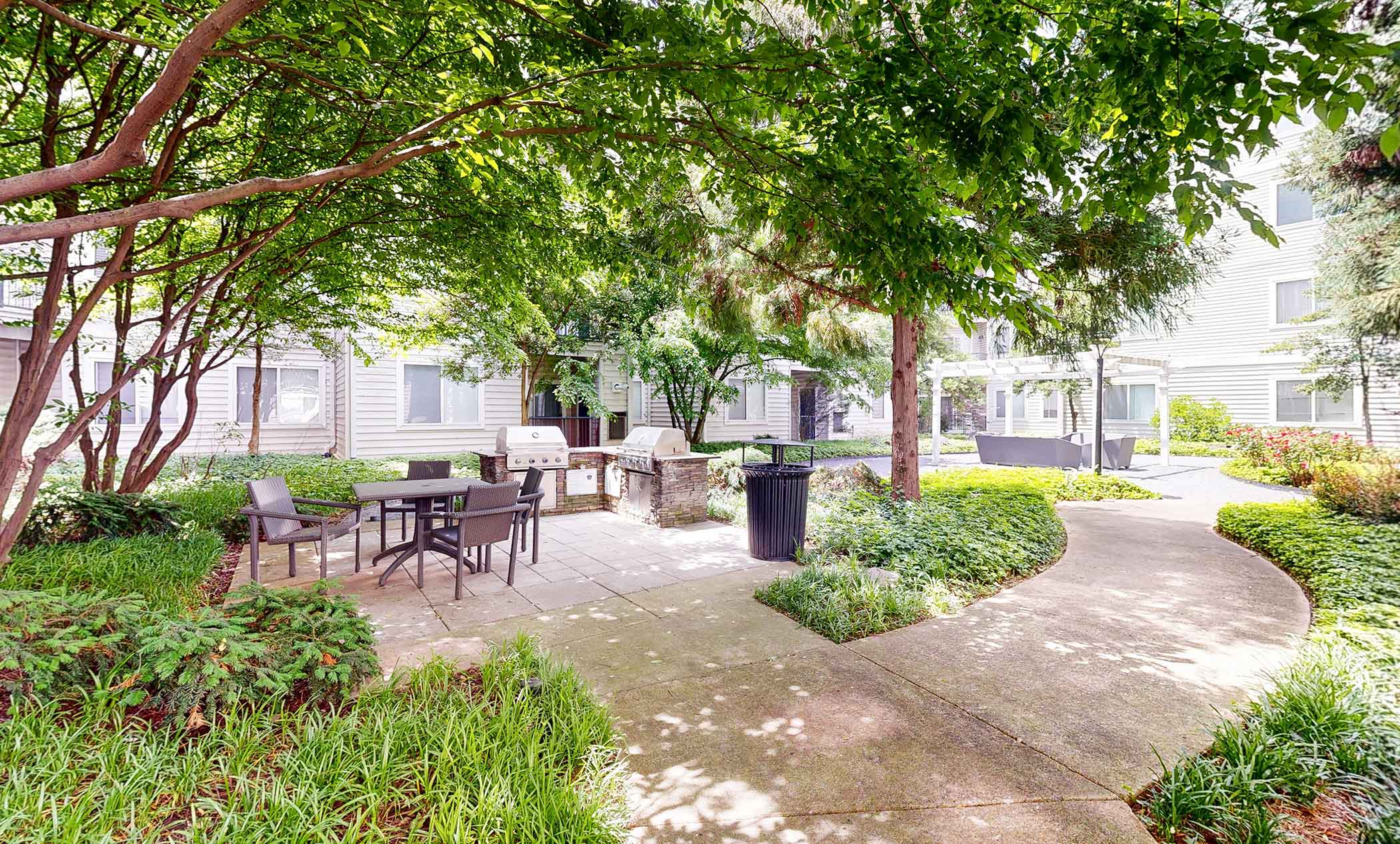 20 Lambourne Grilling Courtyard