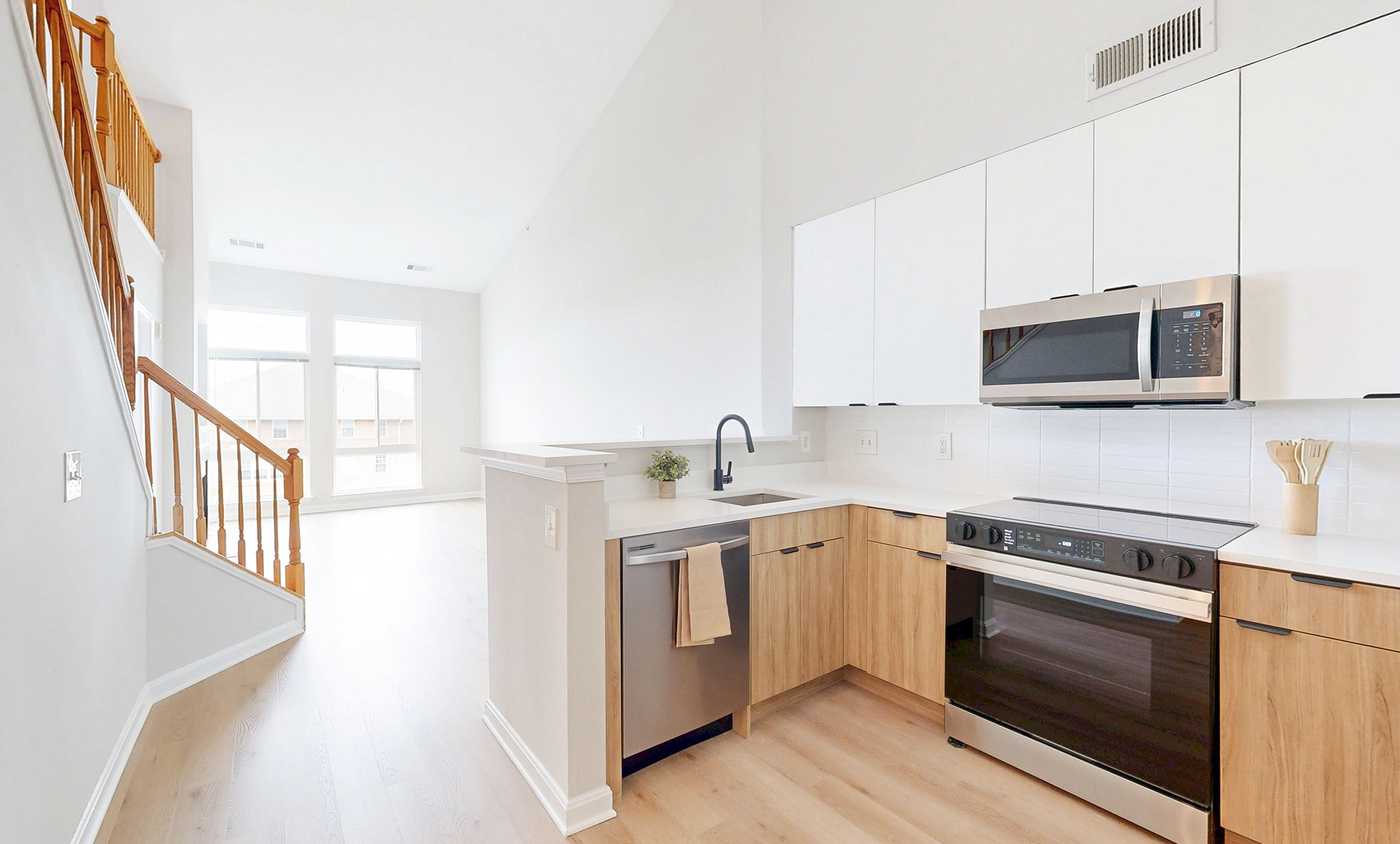 20 Lambourne kitchen and living room