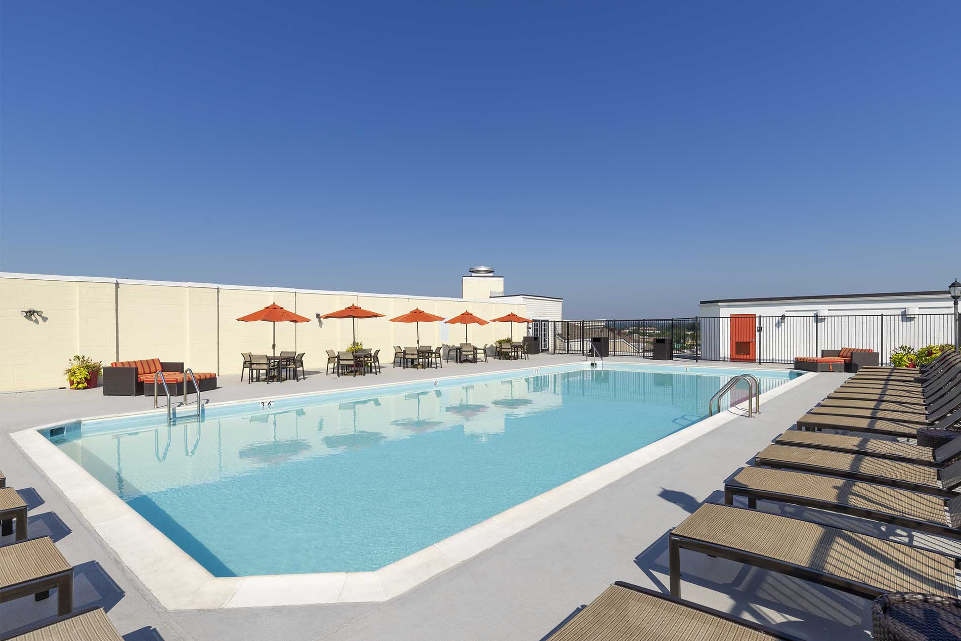 20 Lambourne swimming pool