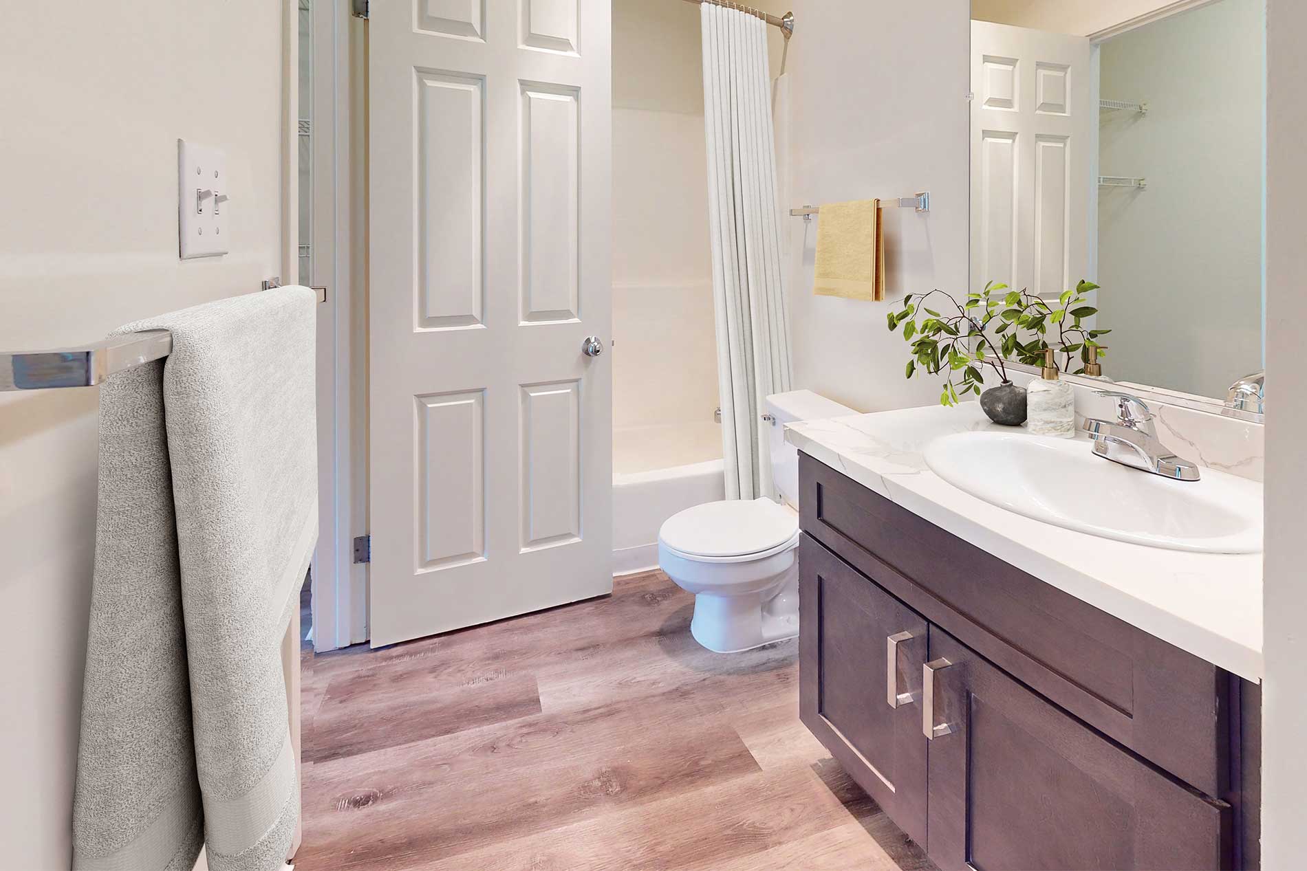 2000 Post apartment bathroom