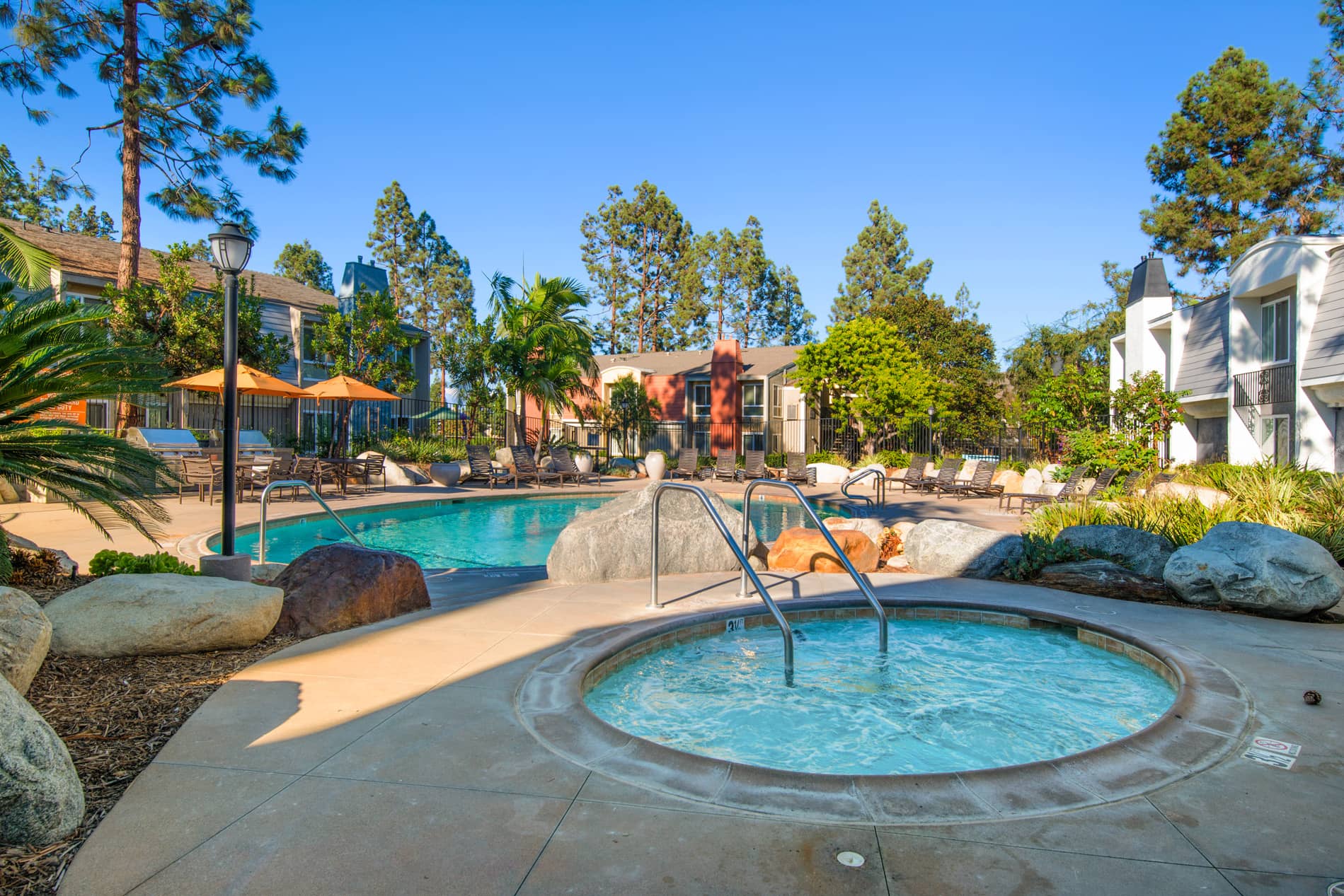 27 Seventy Five Pool and Spa