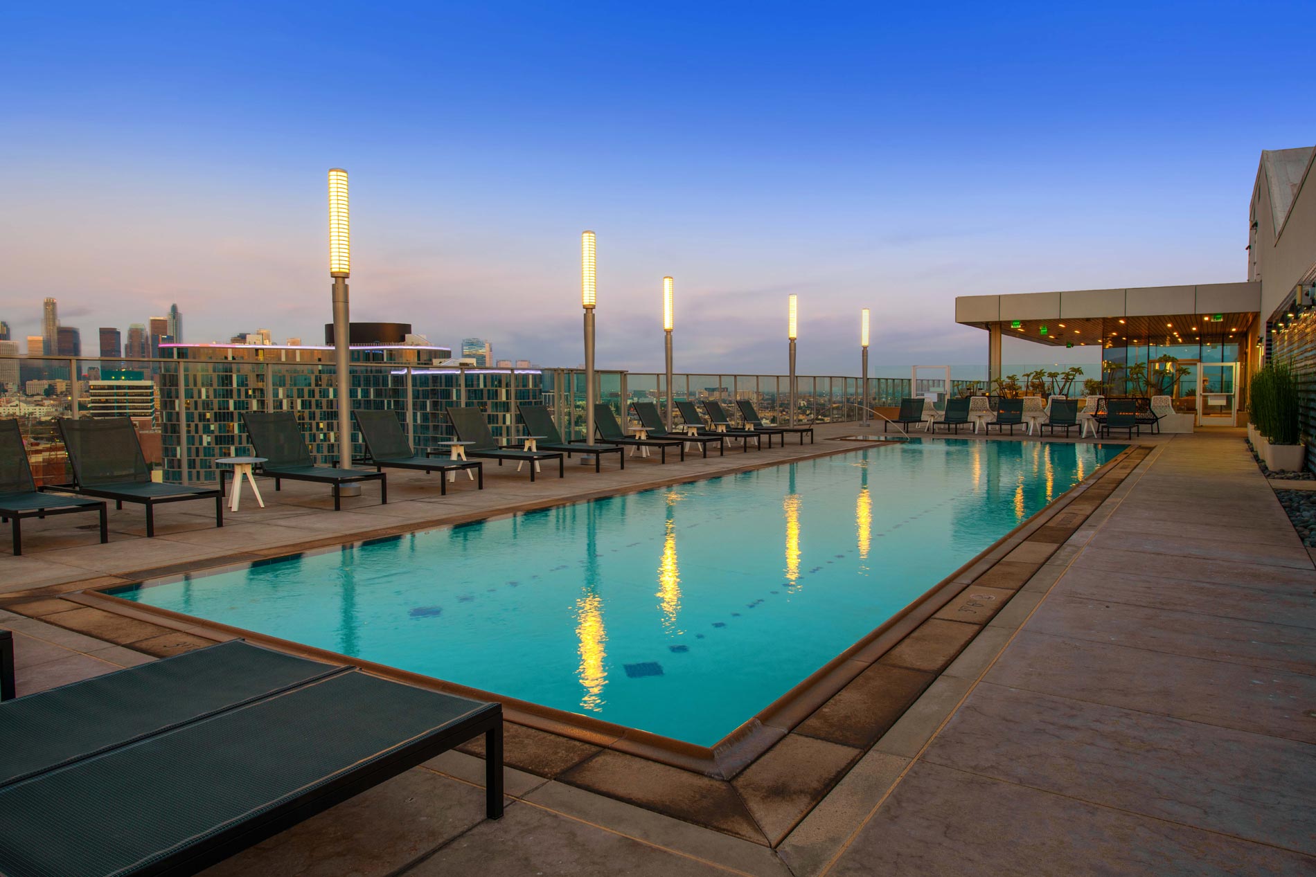 3033 Whilshire rooftop pool