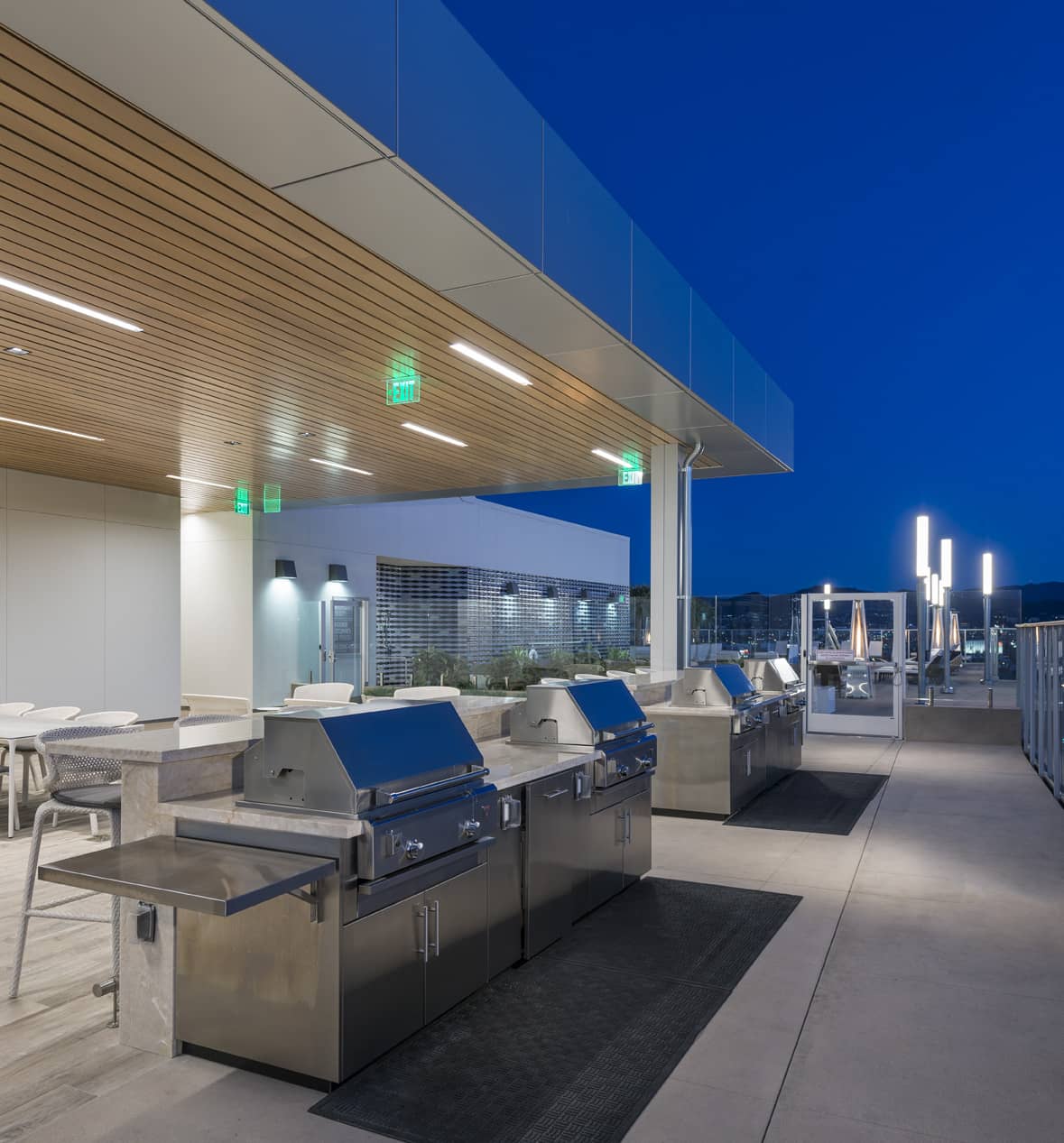 3033 Wilshire Rooftop Grilling Area