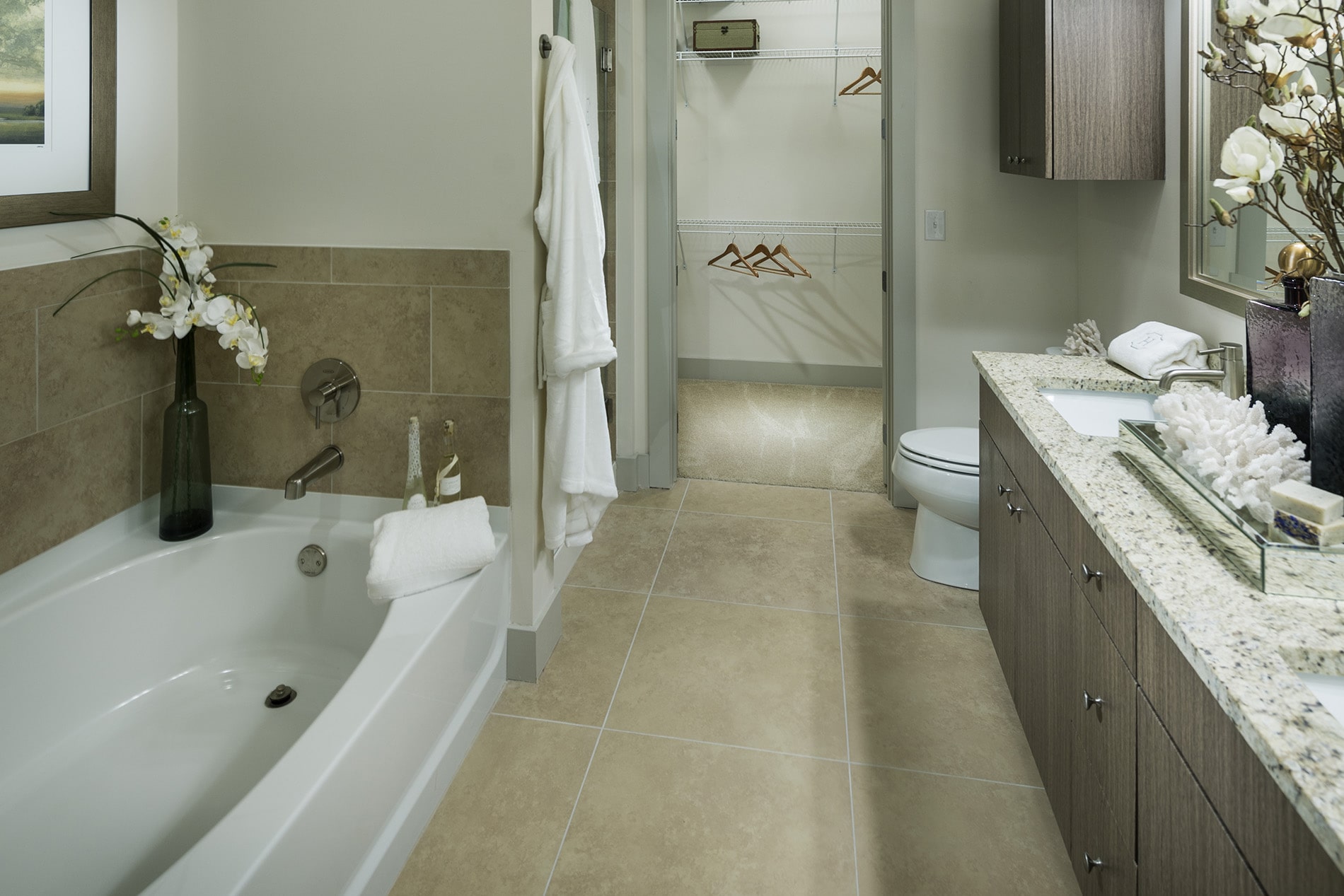 322 on North Broad apartment bathroom with large soaking tub