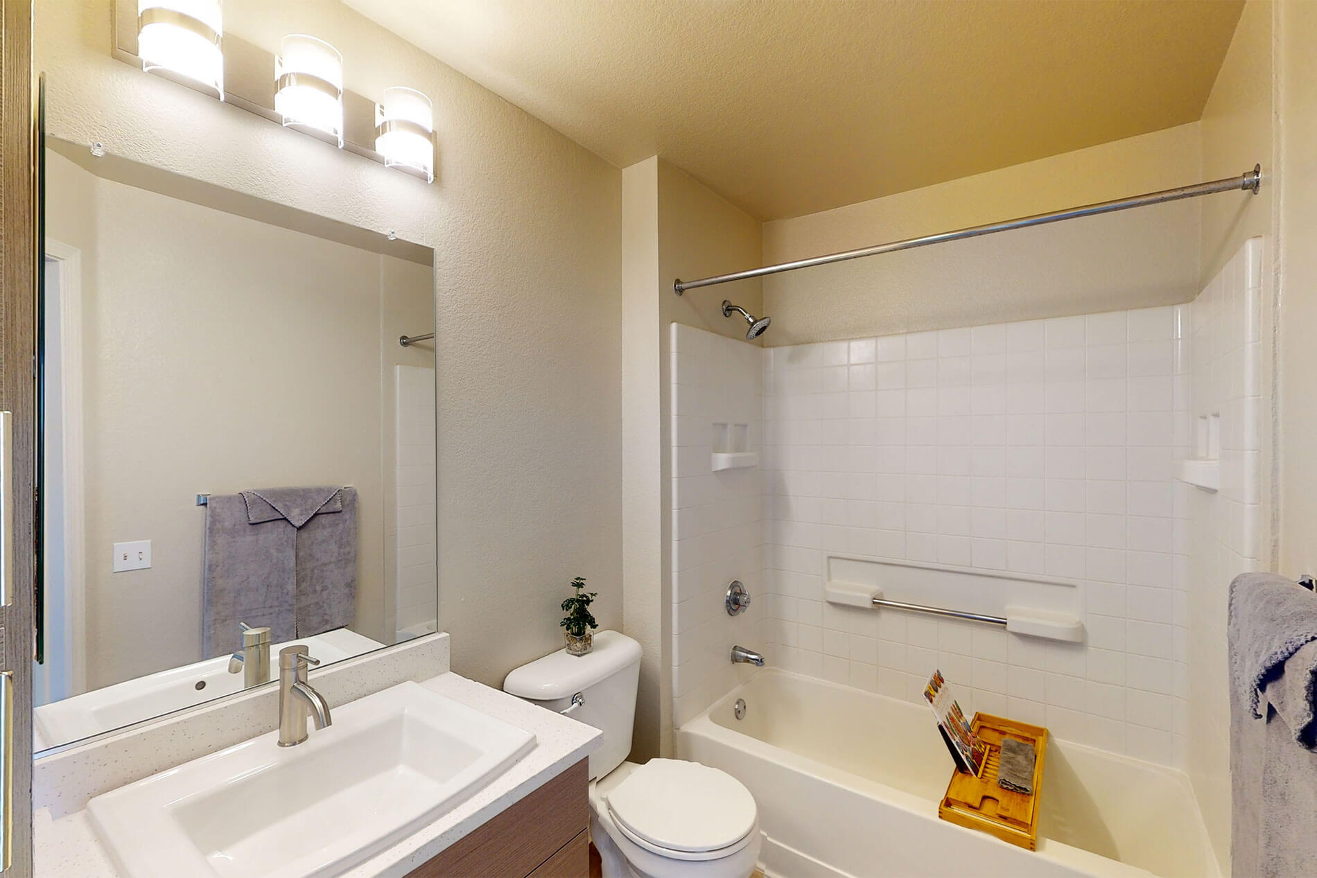 Almaden Lake Village apartment bathroom