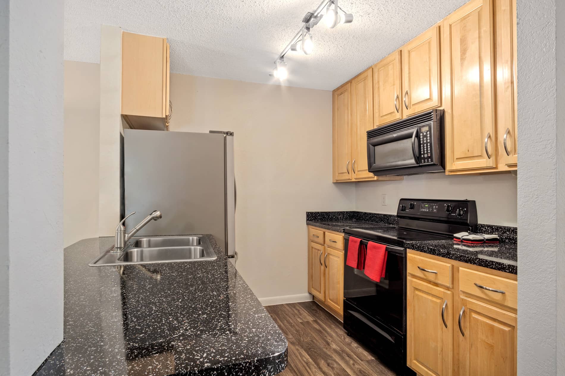 Altamira Place Apartment Homes Kitchen