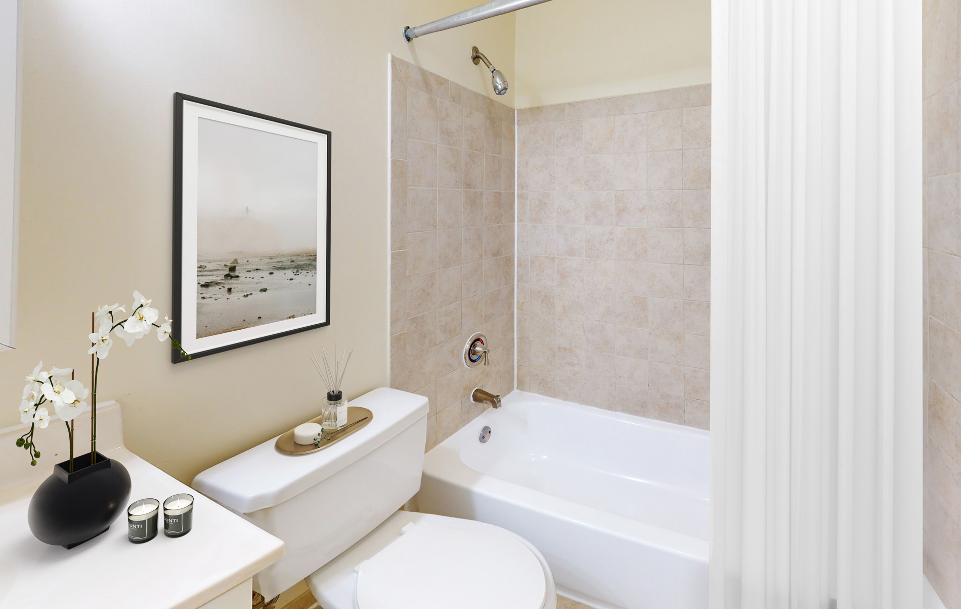 Arbor Park staged bathroom