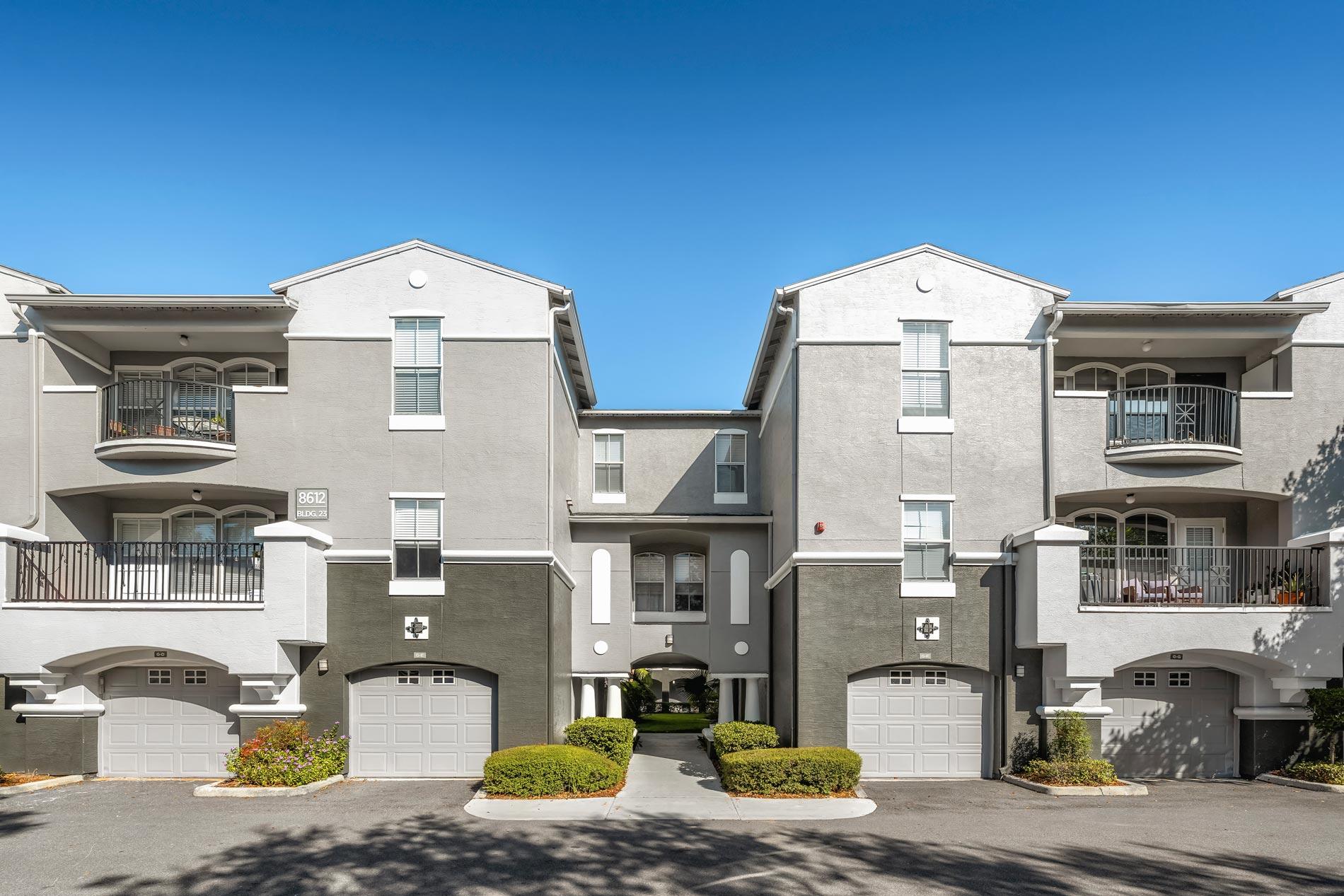 Arbors at Maitland building exterior