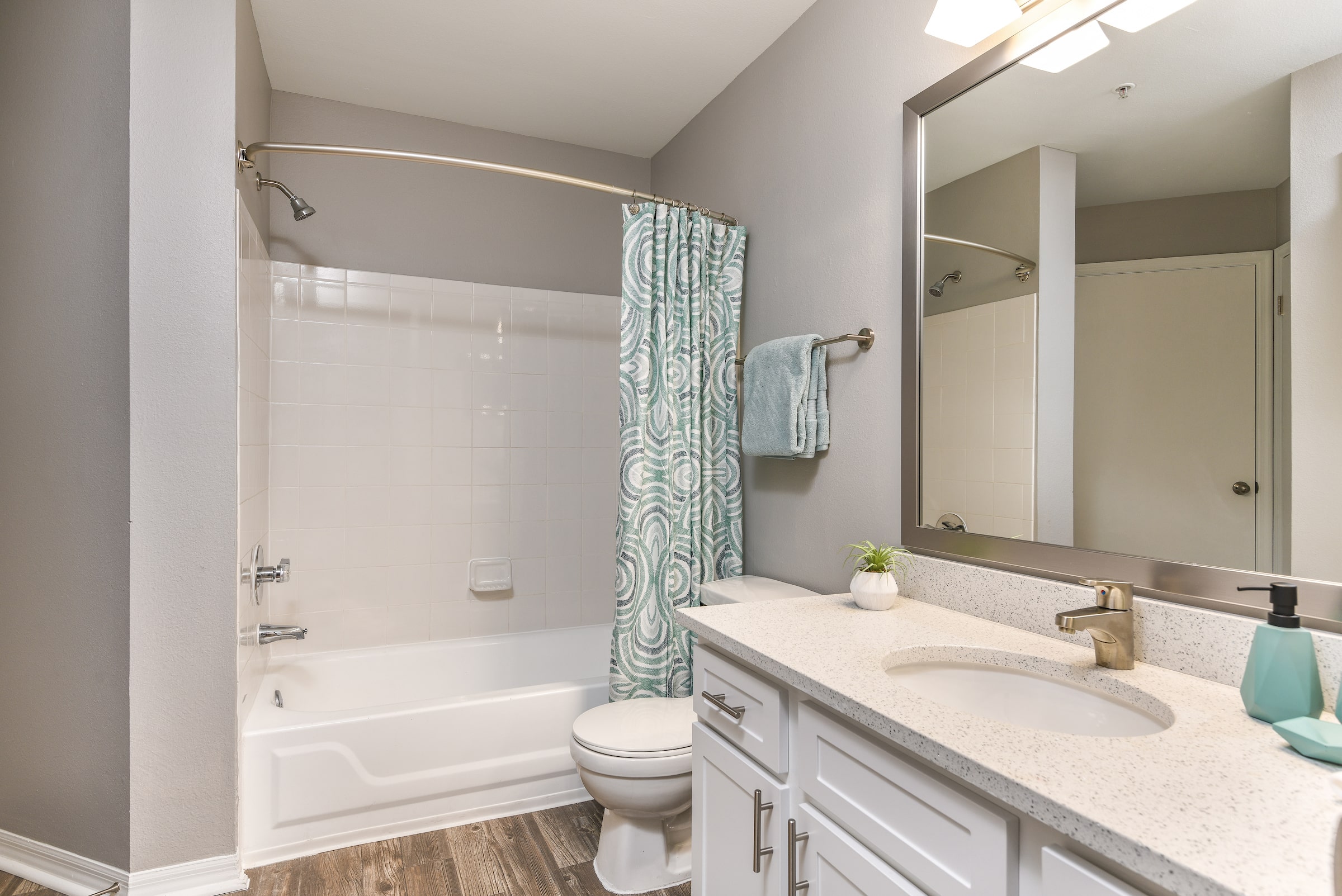 Arbors Maitland Summit interior bathroom