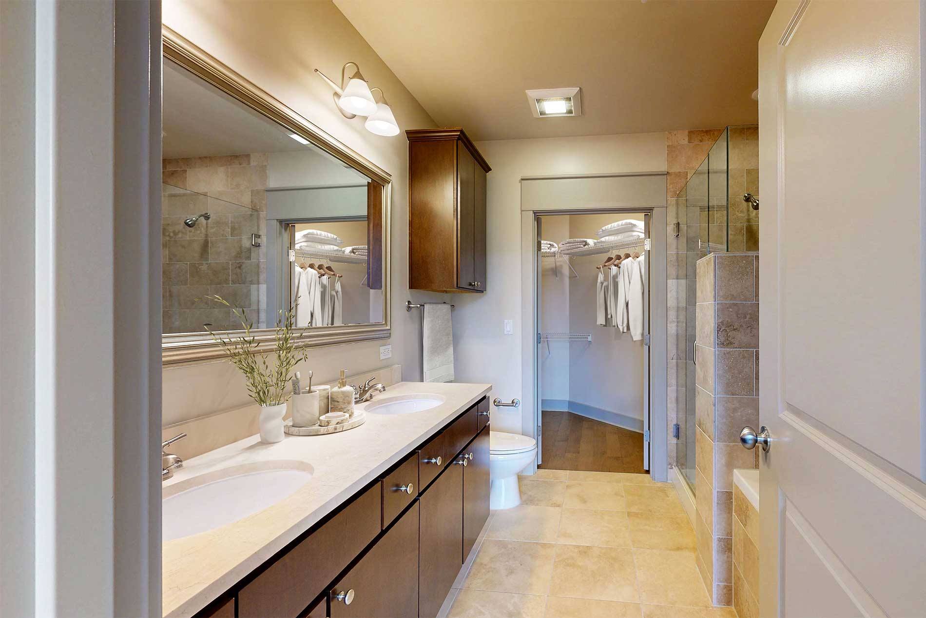 Ashton Bellevue apartment bathroom