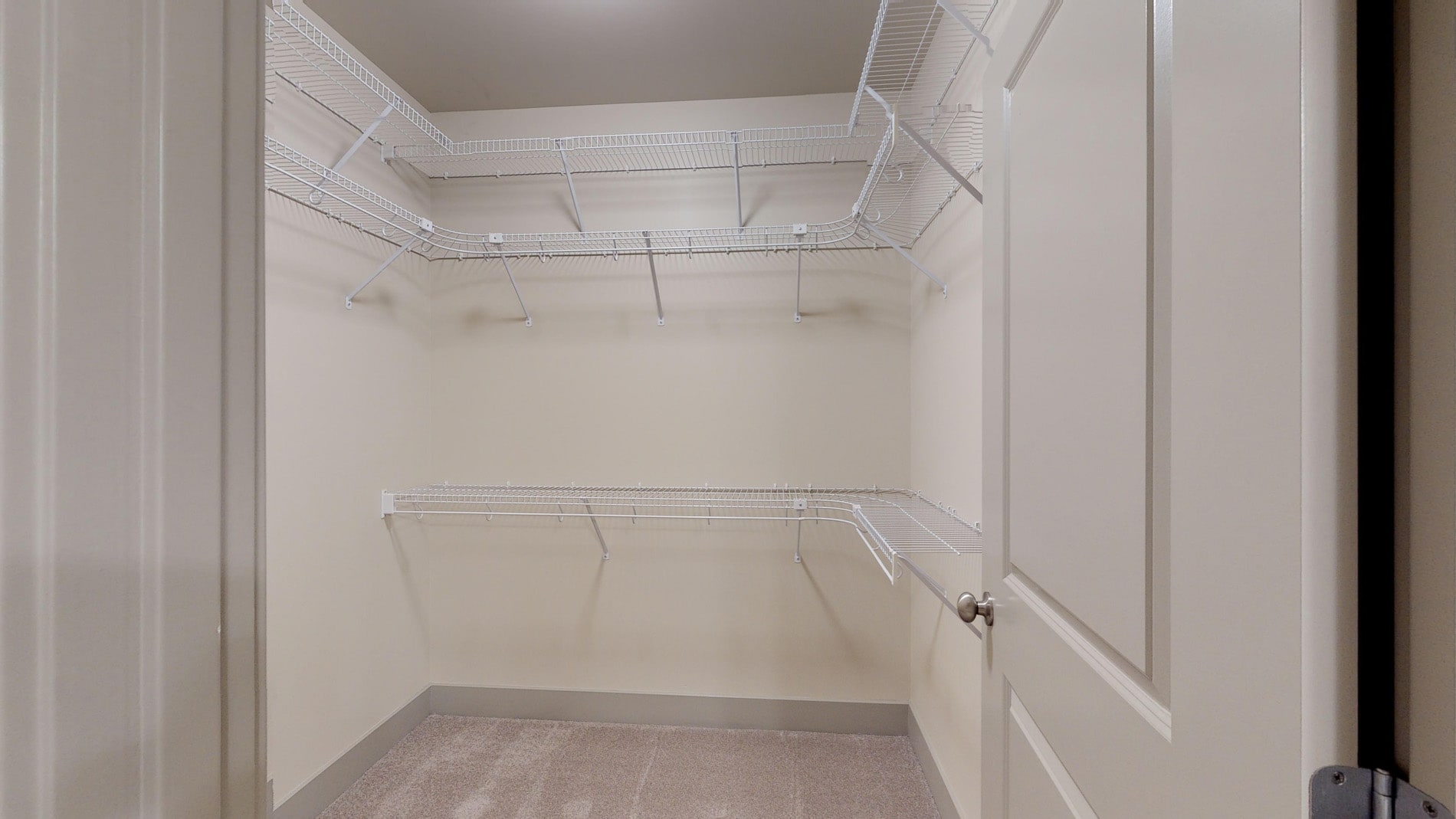 Ashton Bellevue Closet