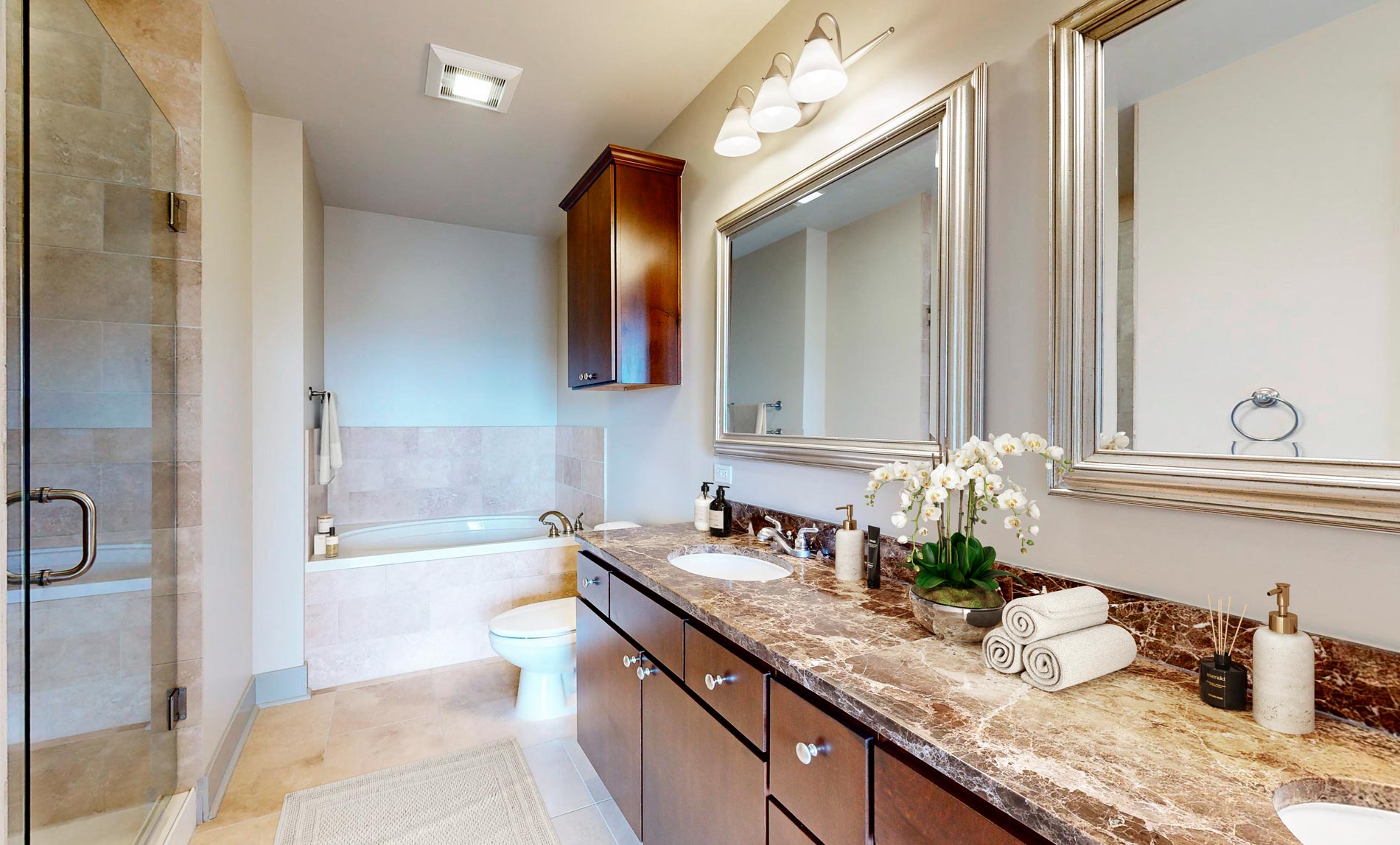 Ashton Bellevue staged bathroom