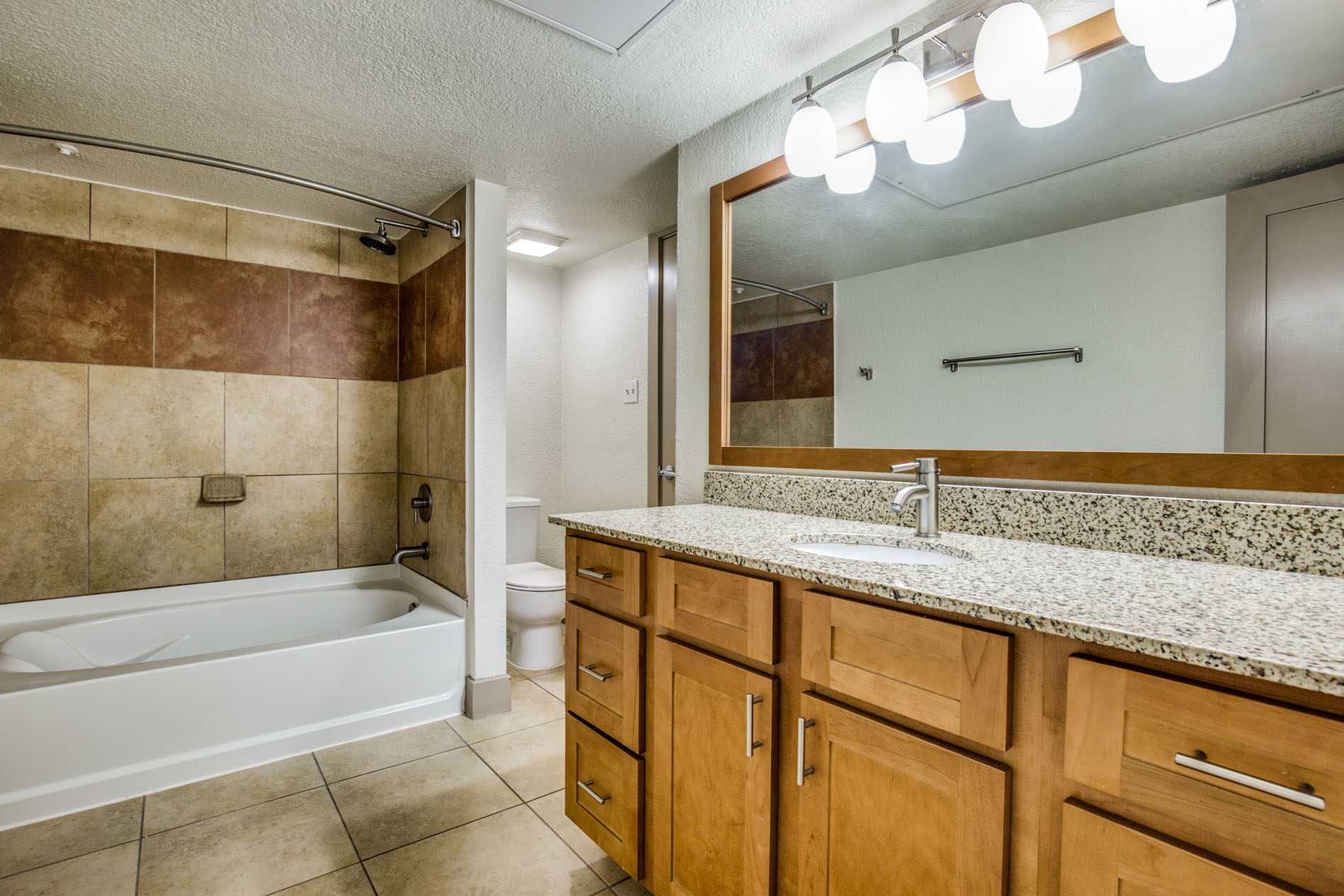 Barton Creek Landing Apartment Bathroom