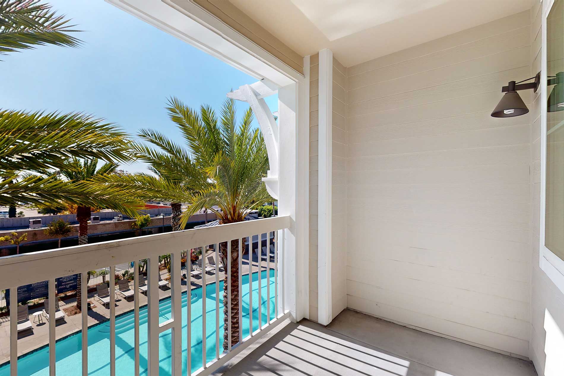 Beach & Ocean apartment balcony