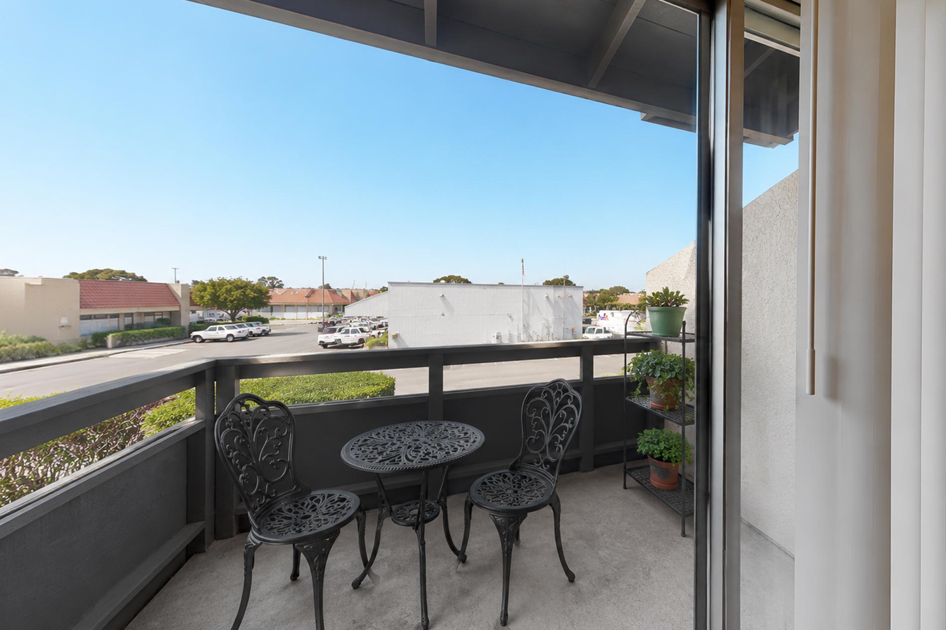 Boronda Manor staged patio