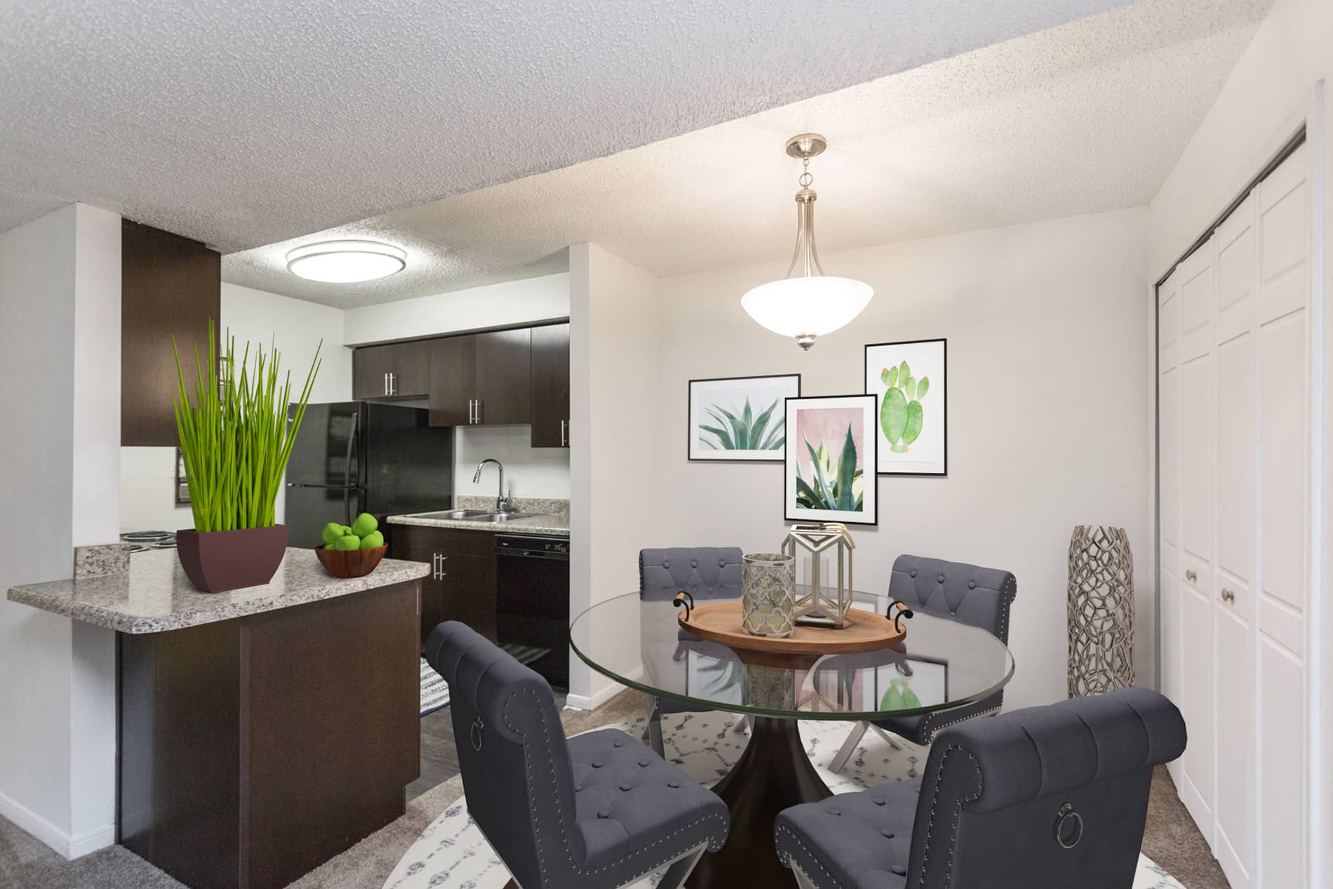 Breckenridge 2 bedroom dining room staged by RooOmy