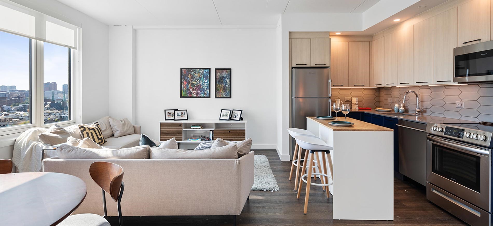 Broadridge apartment living room and kitchen