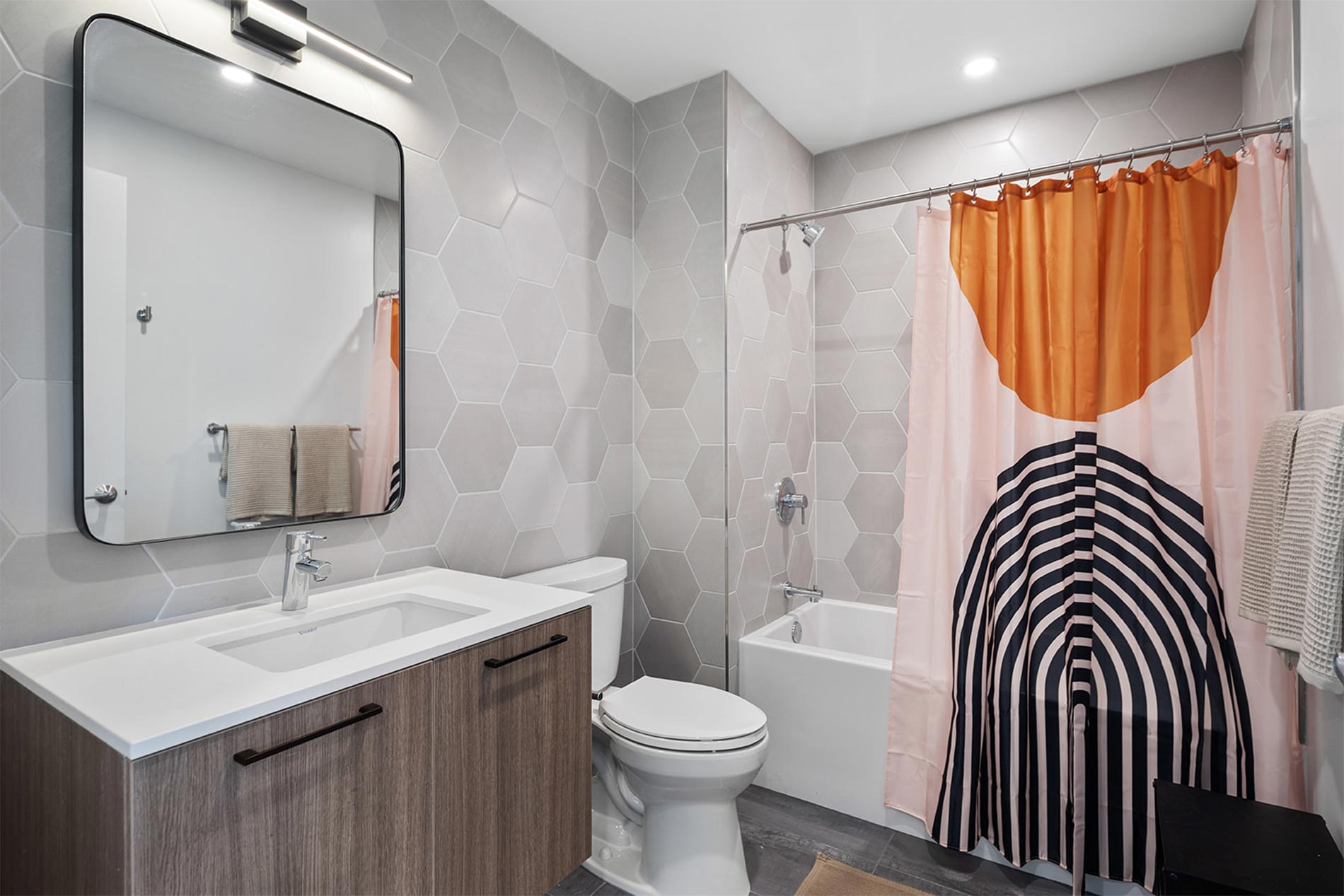 Broadridge apartment bathroom