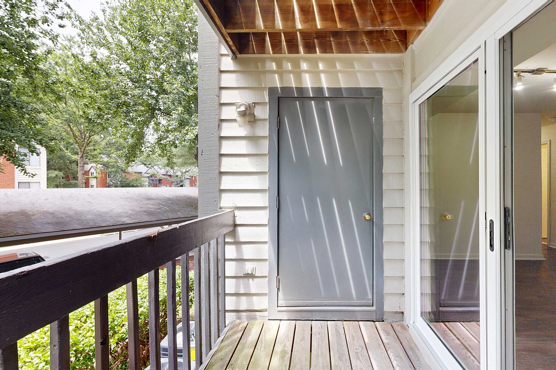Calvert's Walk apartment patio
