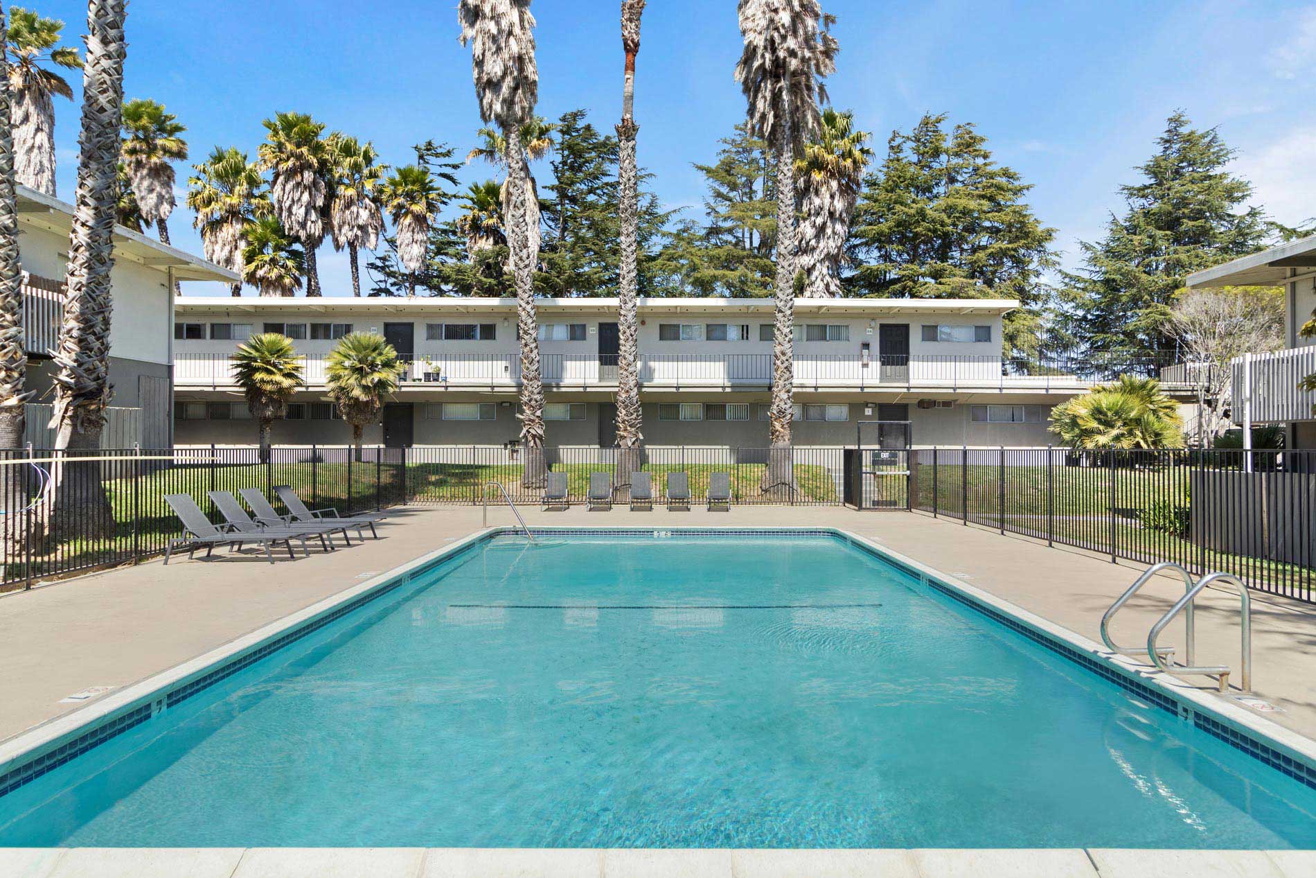 Cambridge Court pool