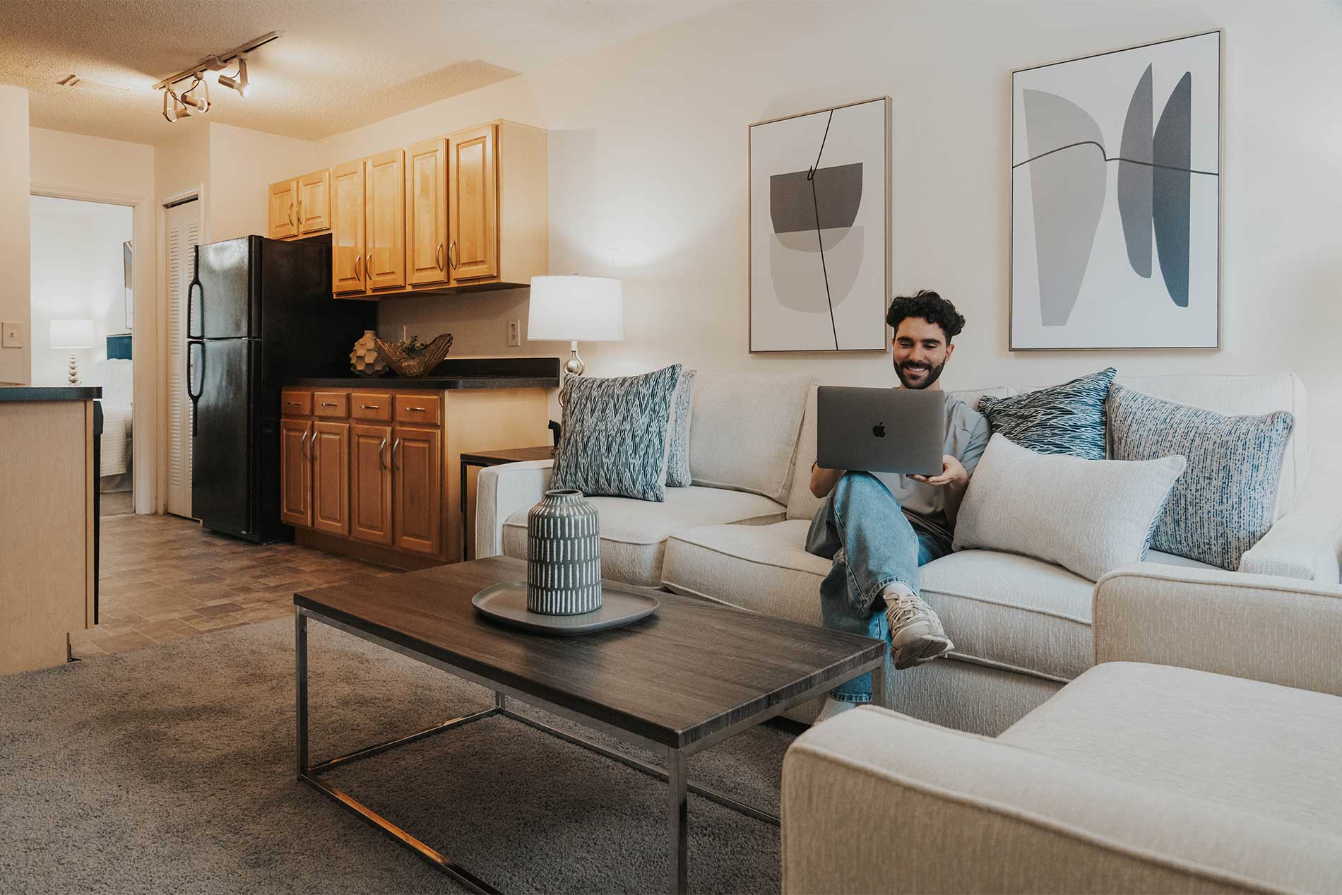 Cambridge Woods apartment living room and kitchen