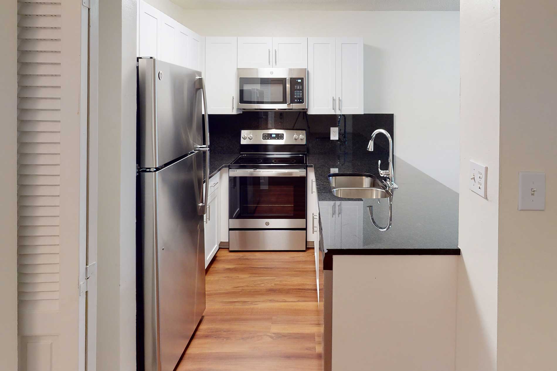 Cambridge Woods apartment kitchen