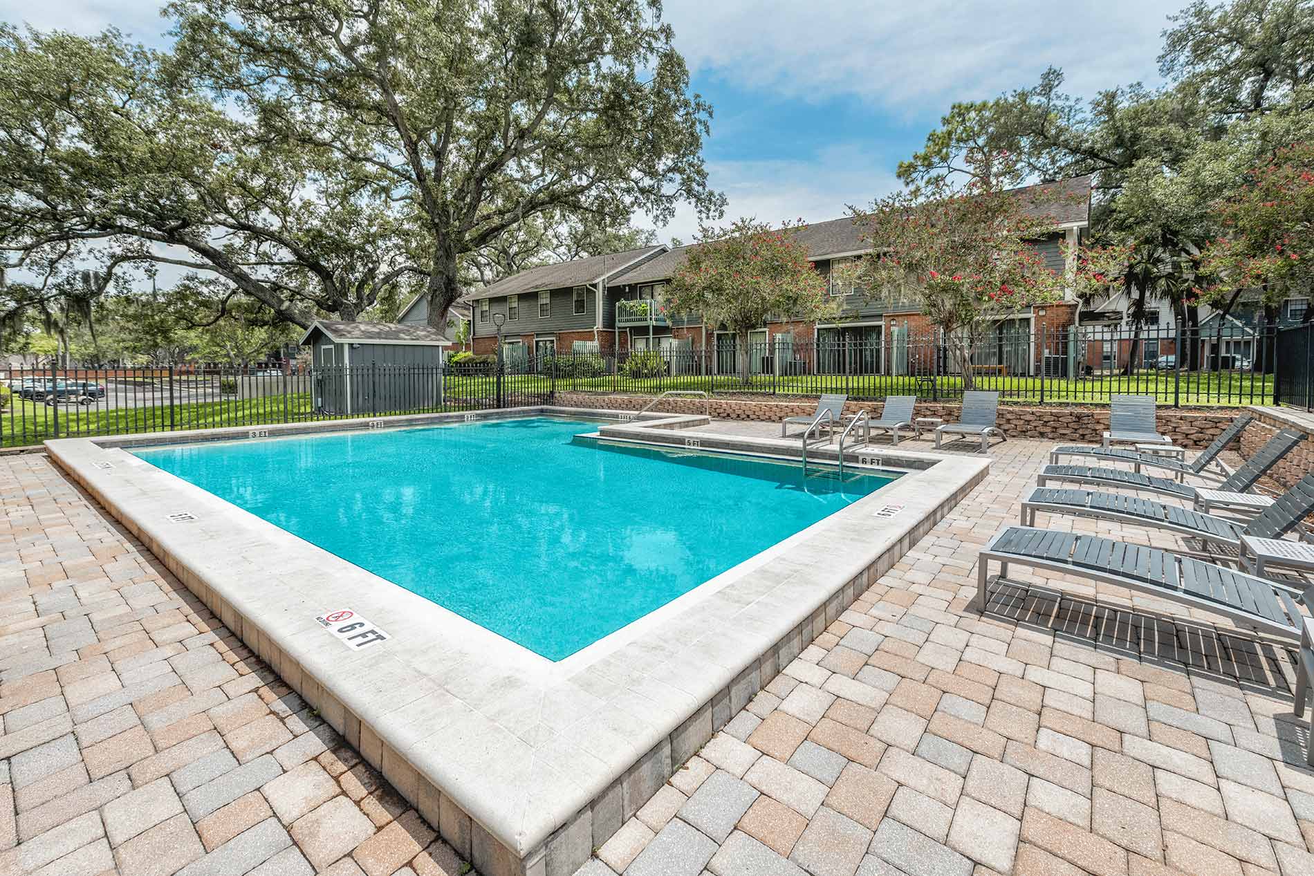 Cambridge Woods apartments pool