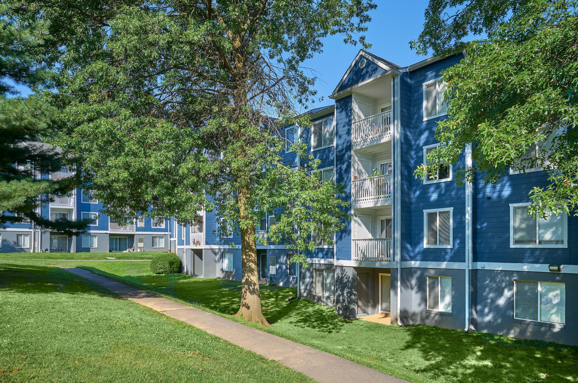 Photos and Tours of Canterbury Apartments Germantown