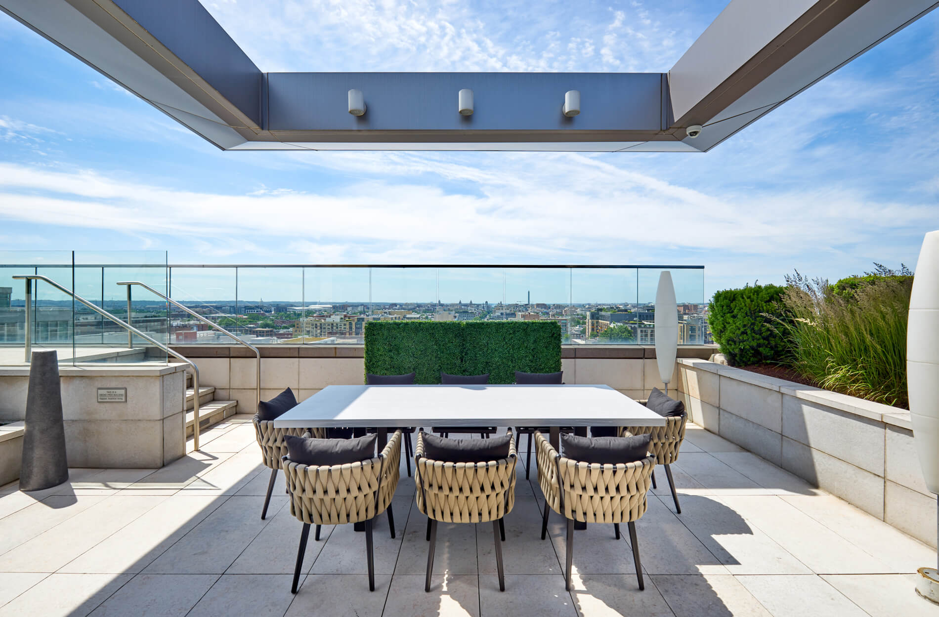 Capitol View Rooftop dining area