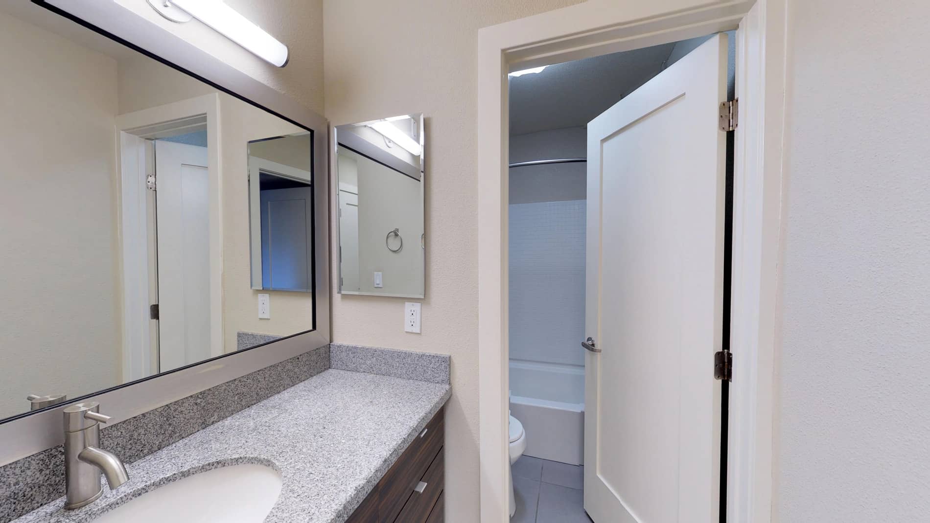 R-A1B_City-South_3149-210_R-A1B_2017_Bathroom_MP