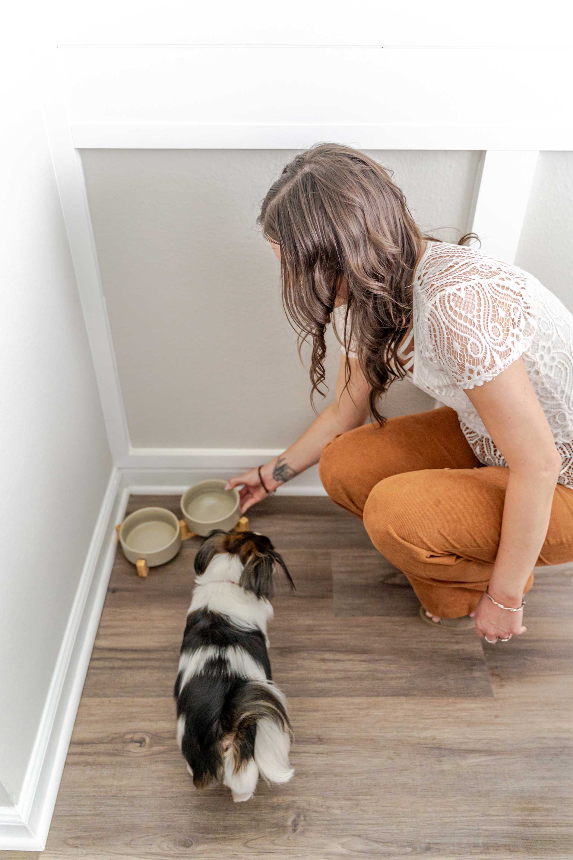 Colonnade woman feeds dog