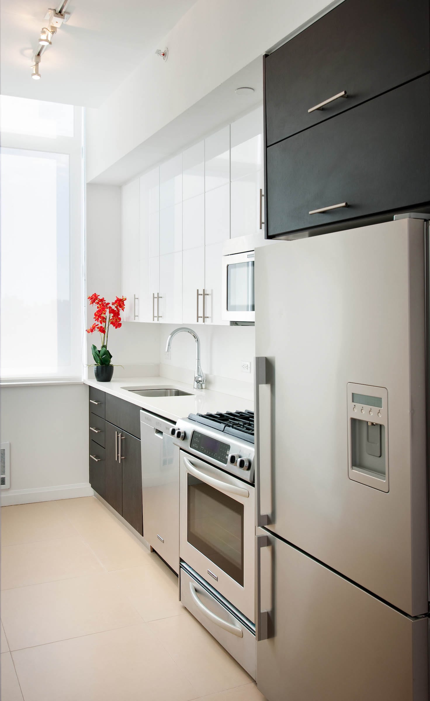 Columbus Square 3 BED Kitchen