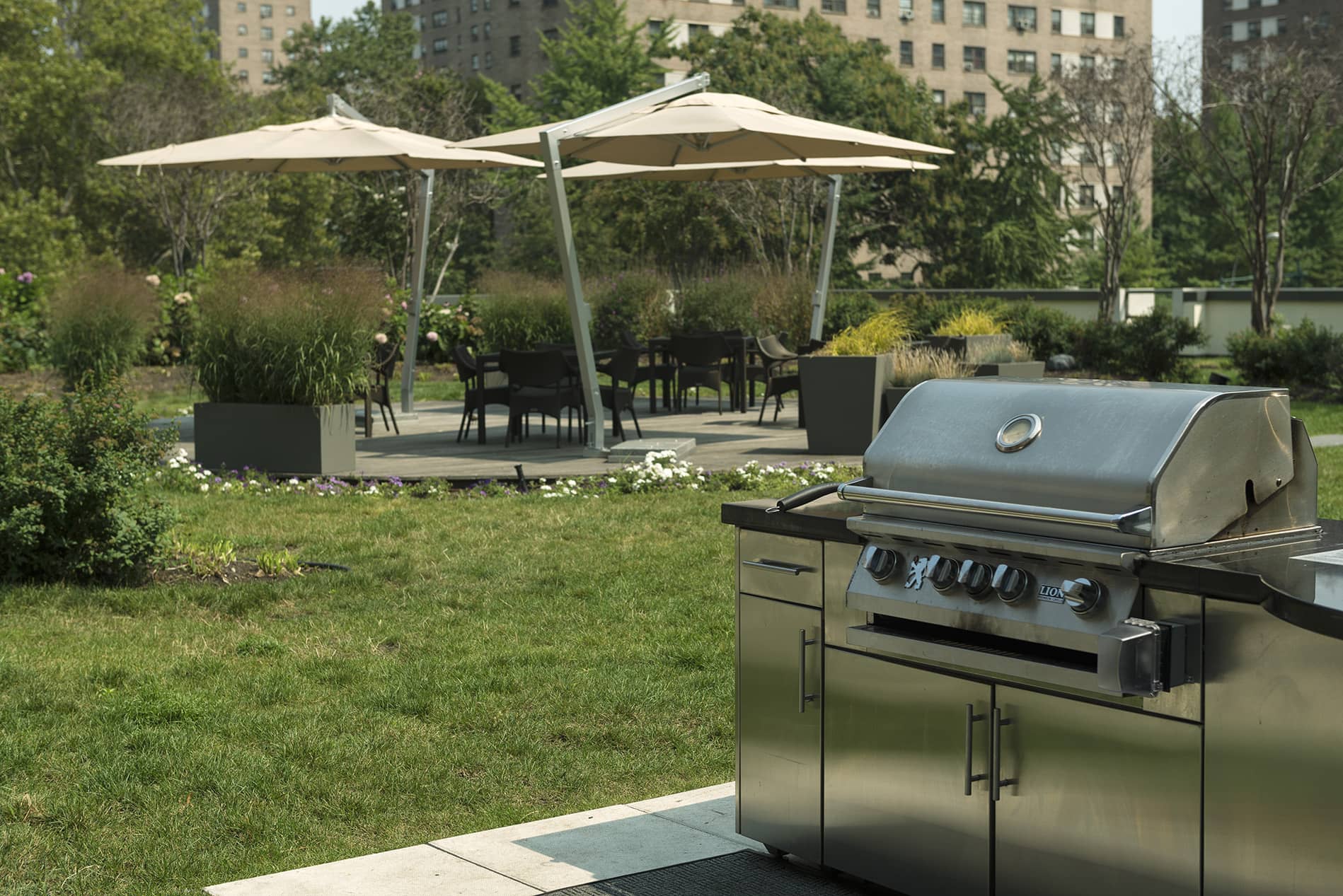 Columbus Square Grilling Area