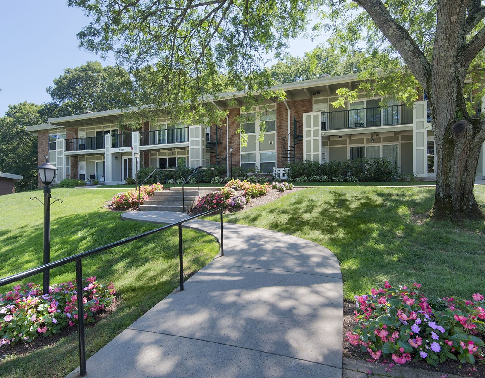 Photos and Tours of The Commons at Windsor Gardens Norwood, MA