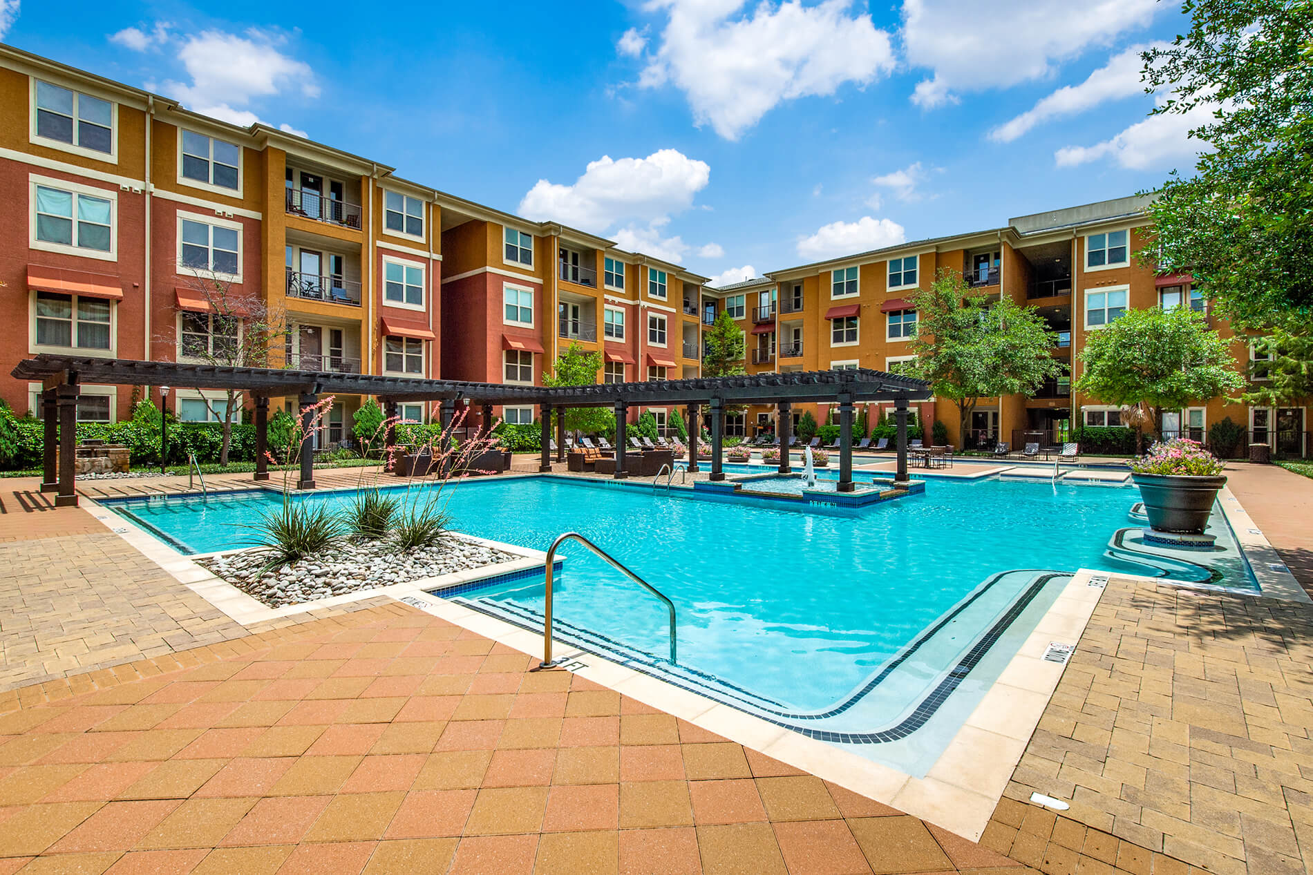 The Lounge Pool