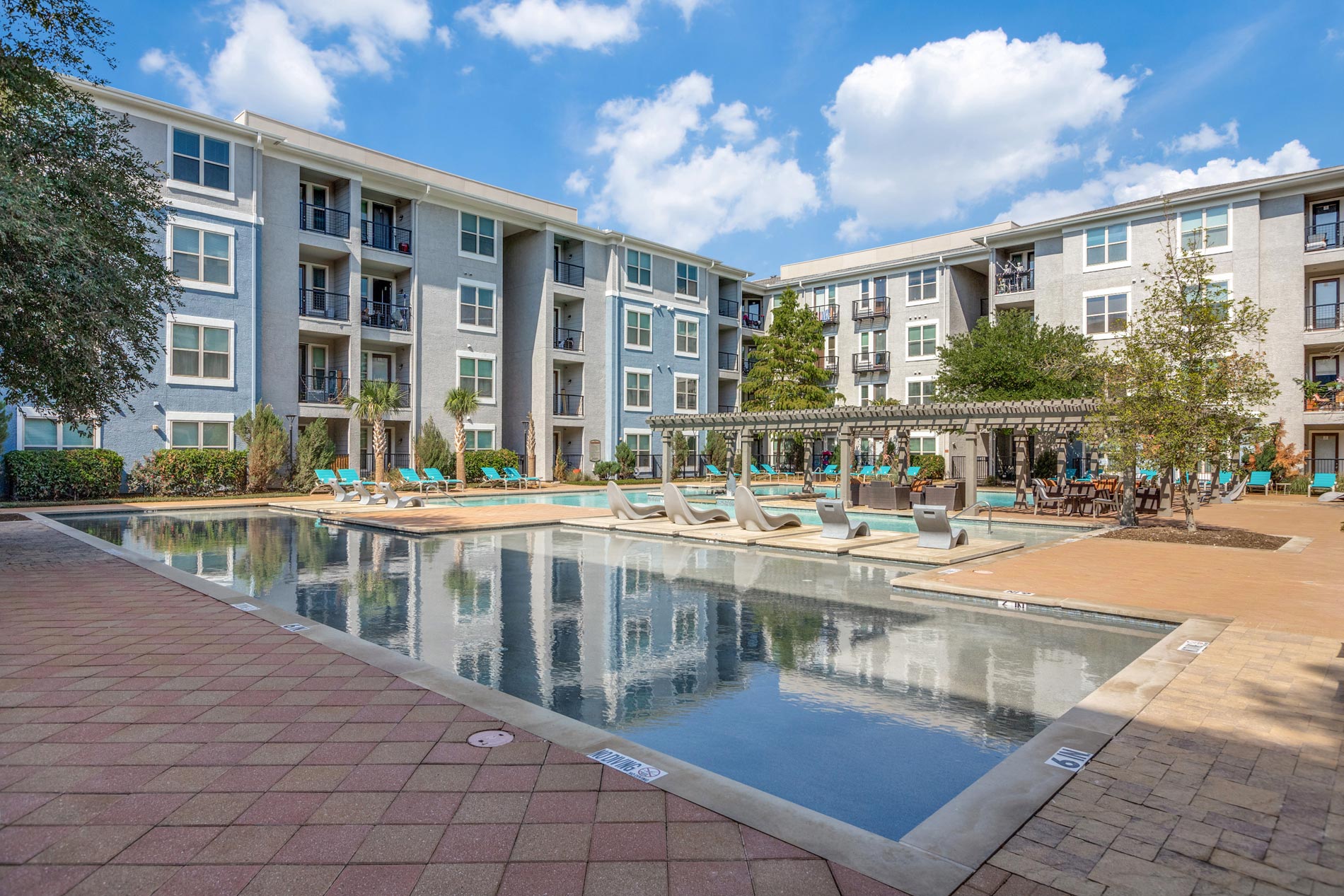 Cool Springs LOUNGE POOL