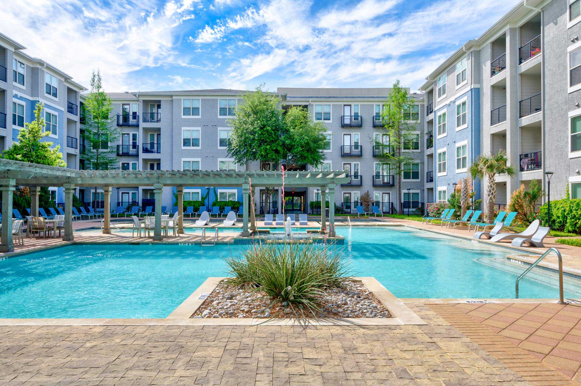 Cool Springs Lounge pool