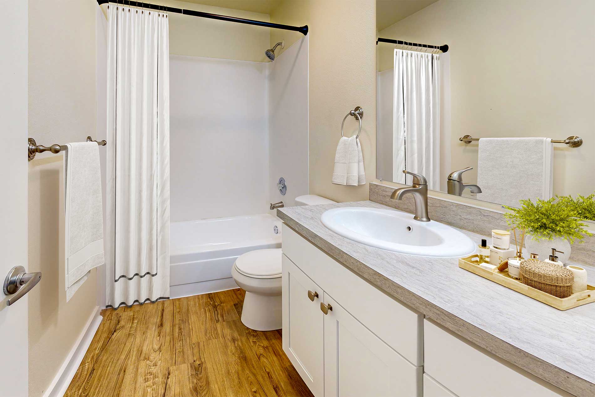 Crown Pointe apartment bathroom