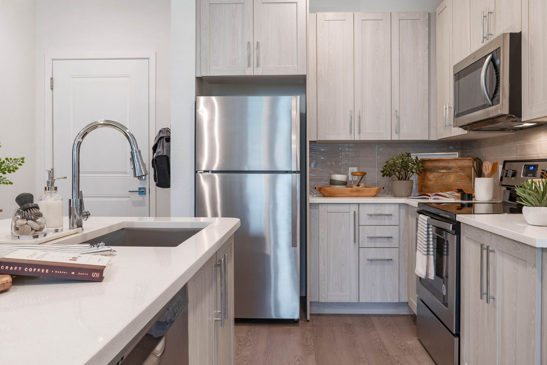 Essex Luxe apartment kitchen