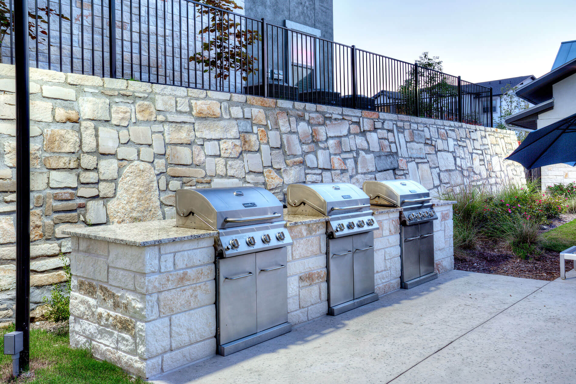 Estancia Villas courtyard grills