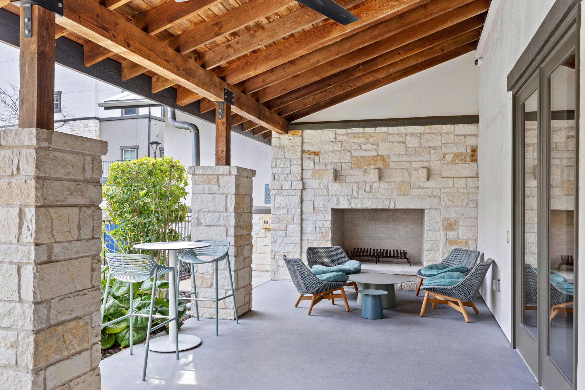 Estancia Villas outdoor patio and fireplace